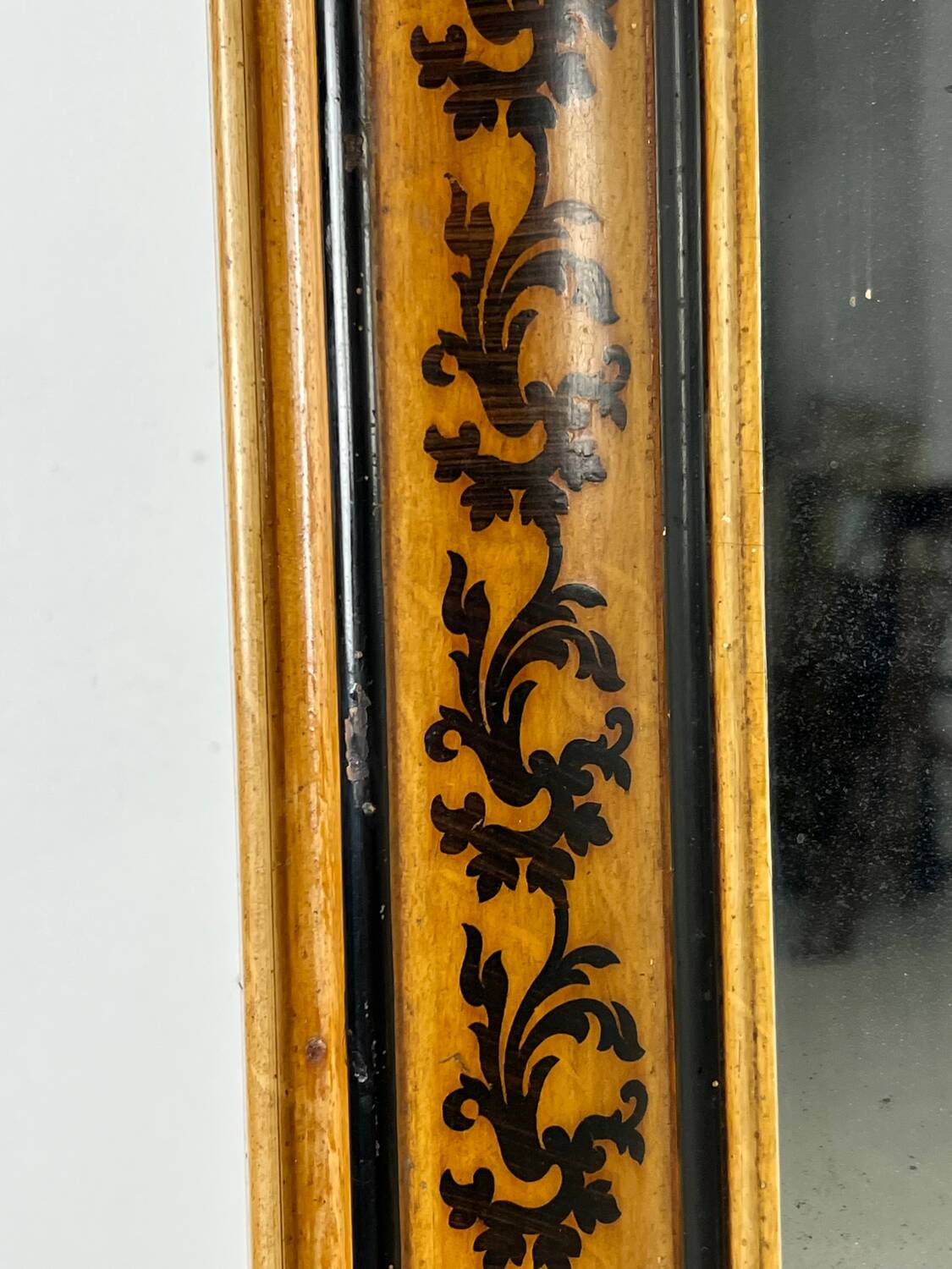 French mirror flower motive