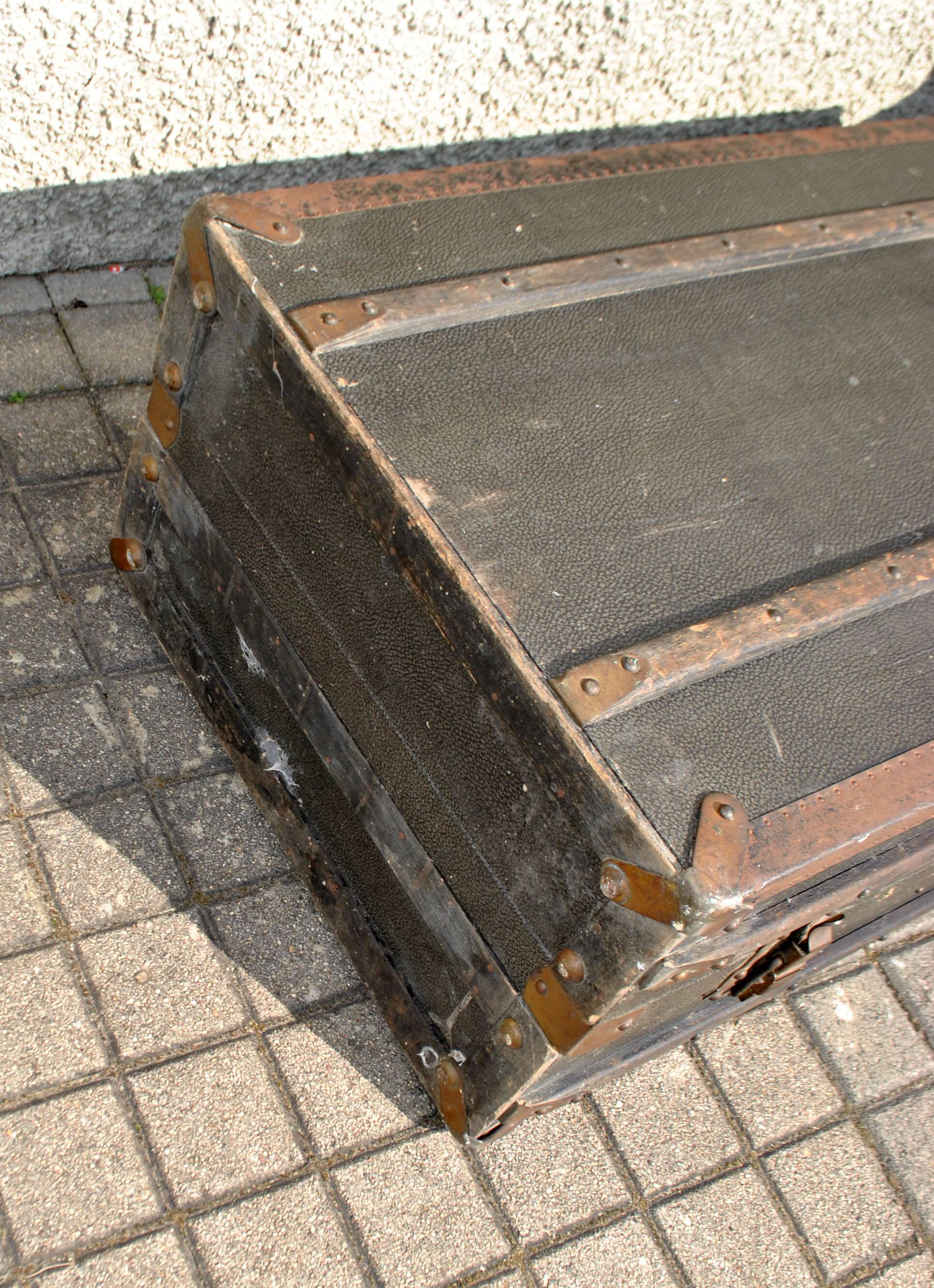 Malle cabine Wardrobe ancienne 1920 Coffre armoire Transatlantique Dressing