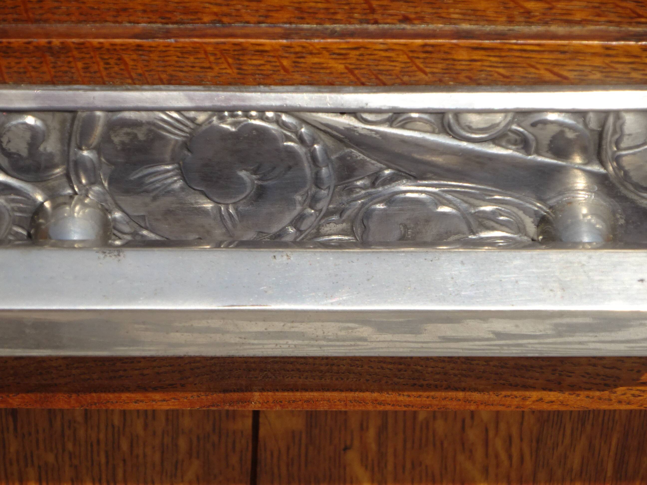 Ancien buffet en chêne et marbre, époque et style Art Déco