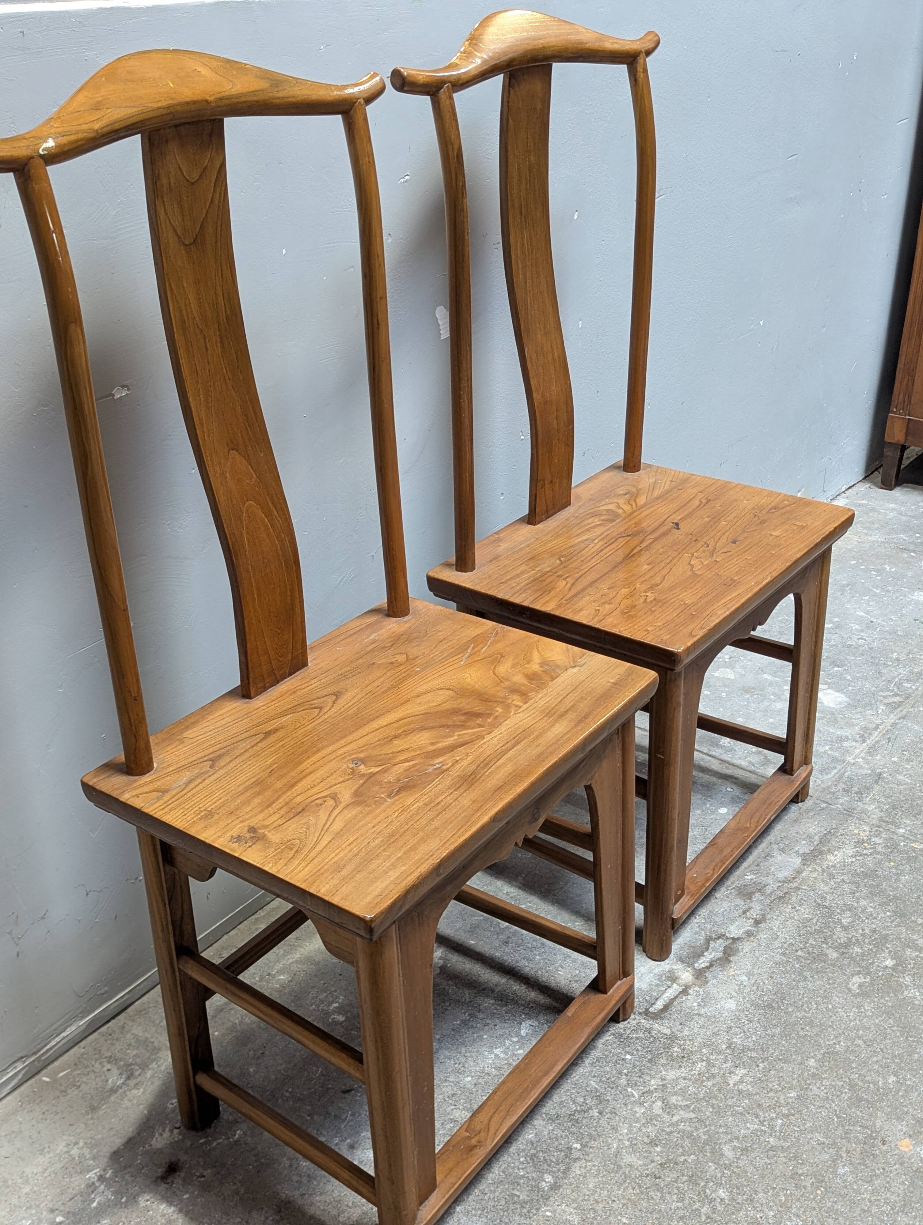 Paire de chaises chinoises en orme