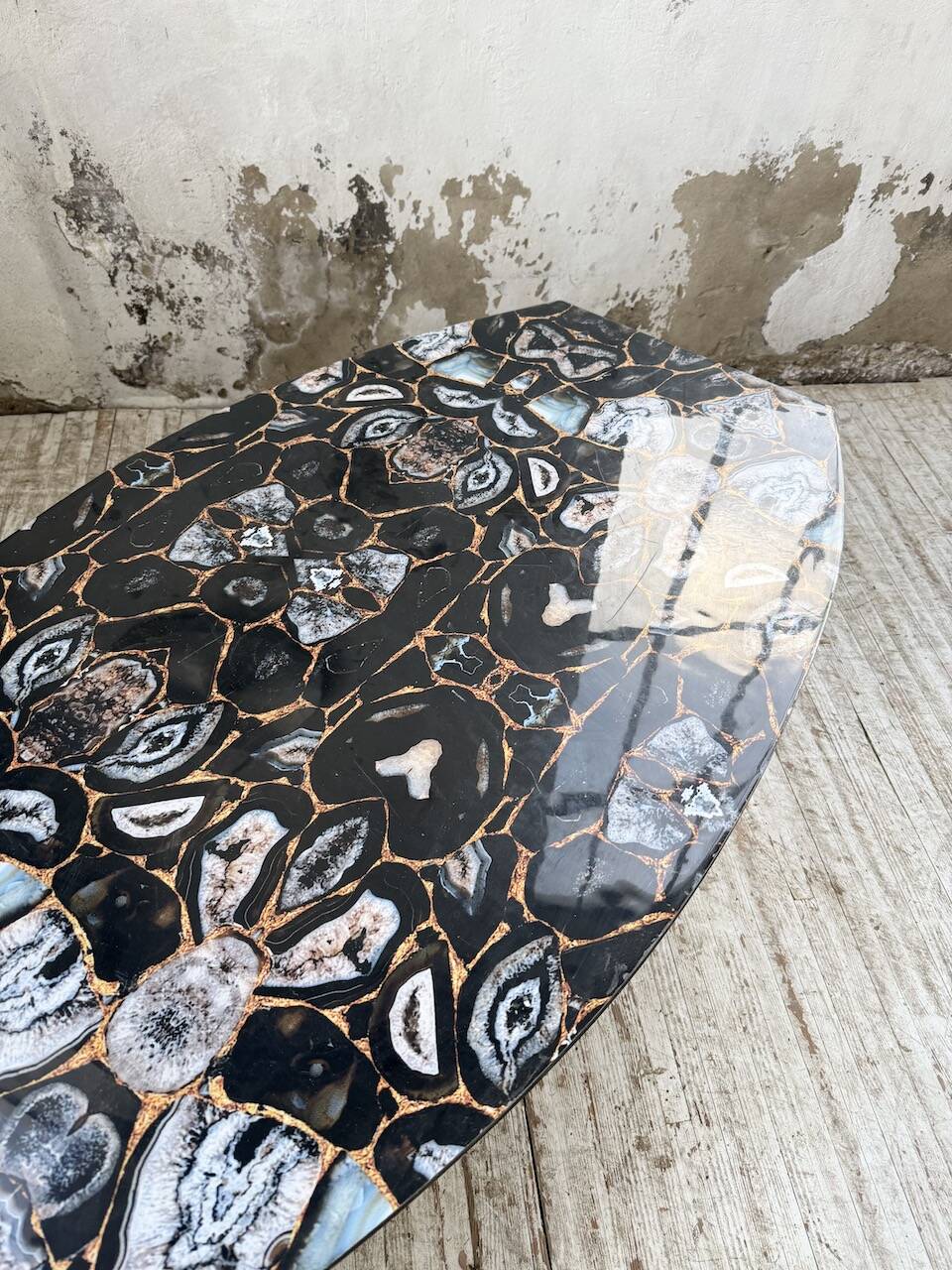 90s coffee table with Agate stone effect.