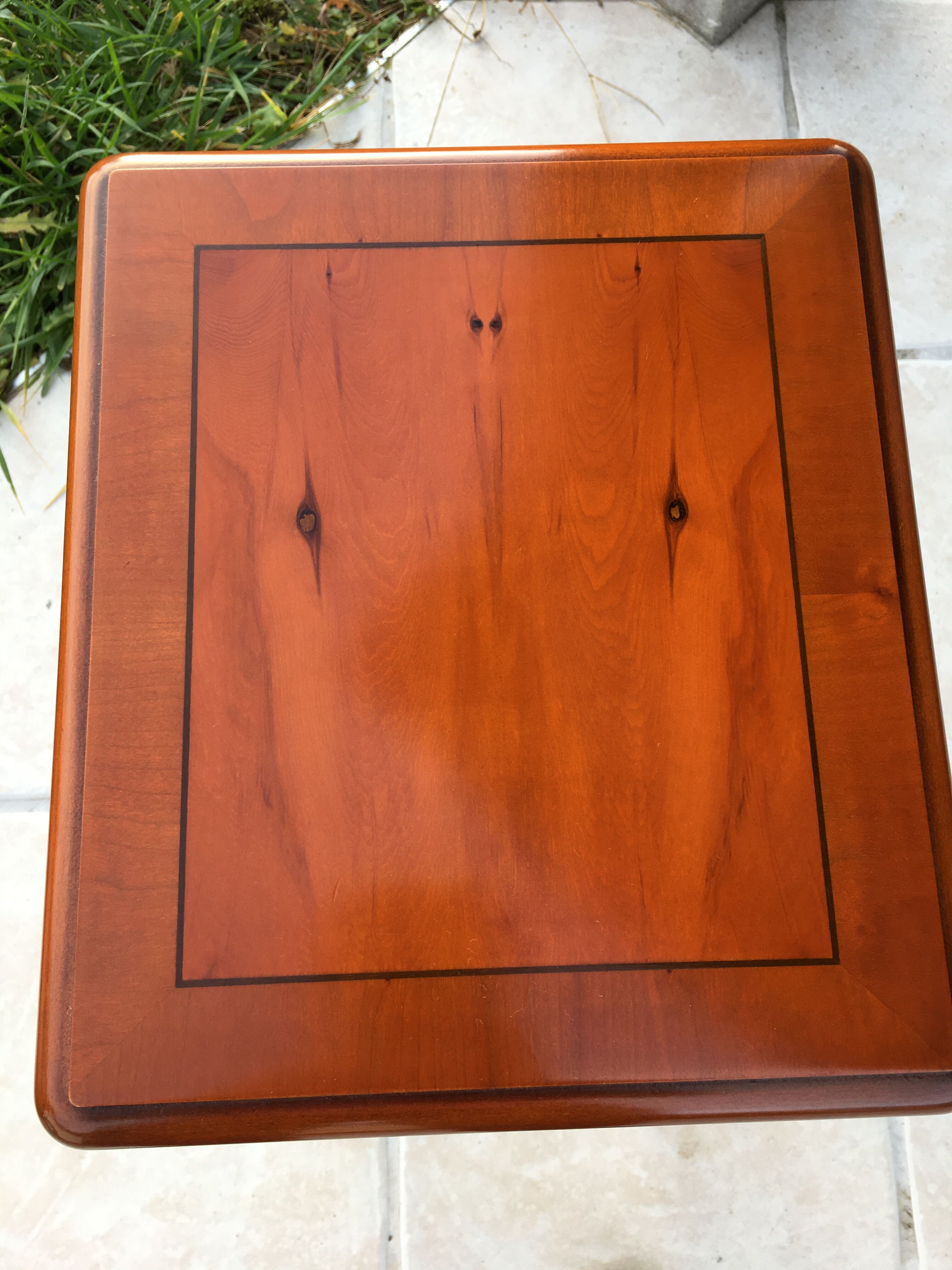 Wooden healing fluted footed