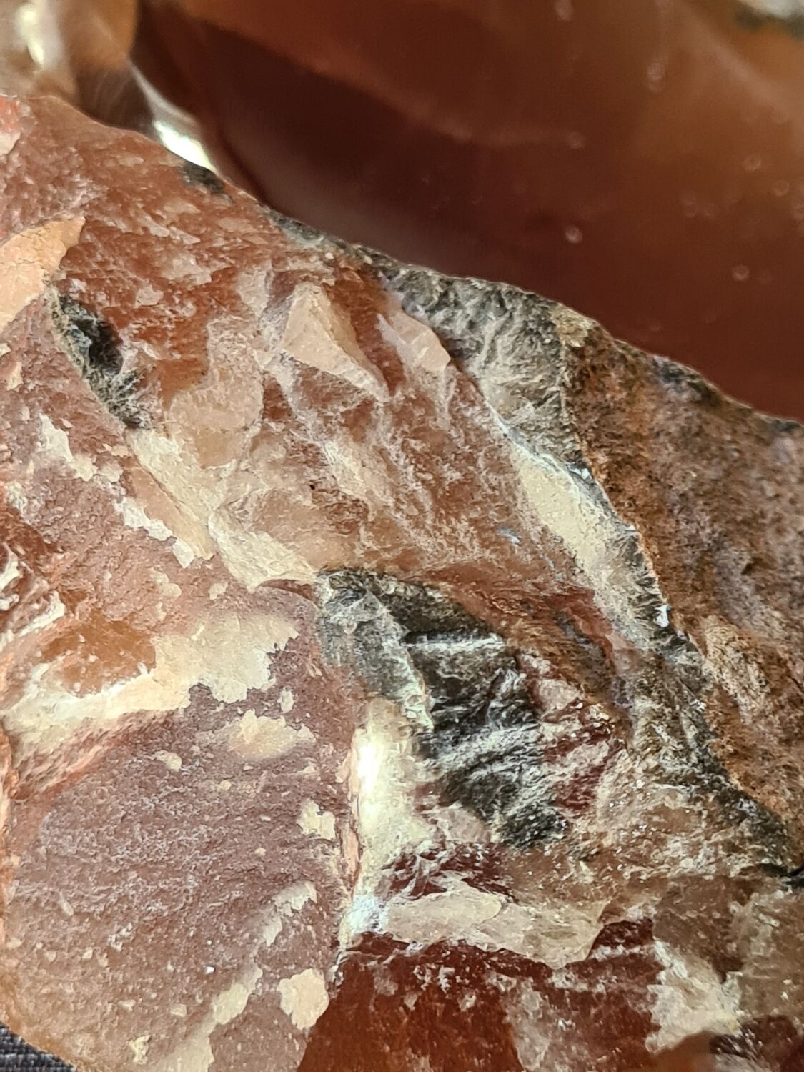 Empty pockets alabaster natural stone