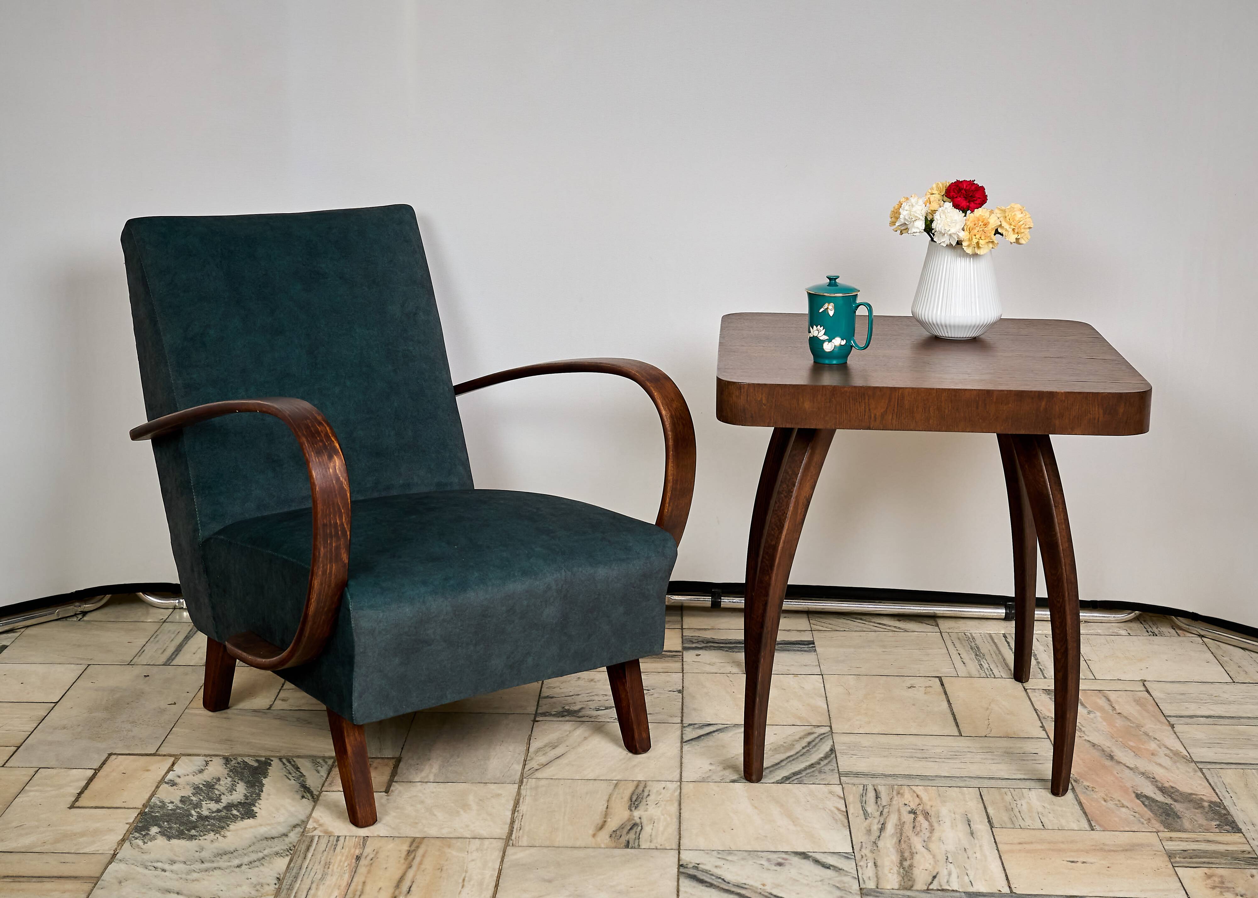 H 410 armchair designed by Jindrich Halabala, Czechoslovakia, 1940s