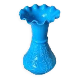 Vase en opaline bleu opaque