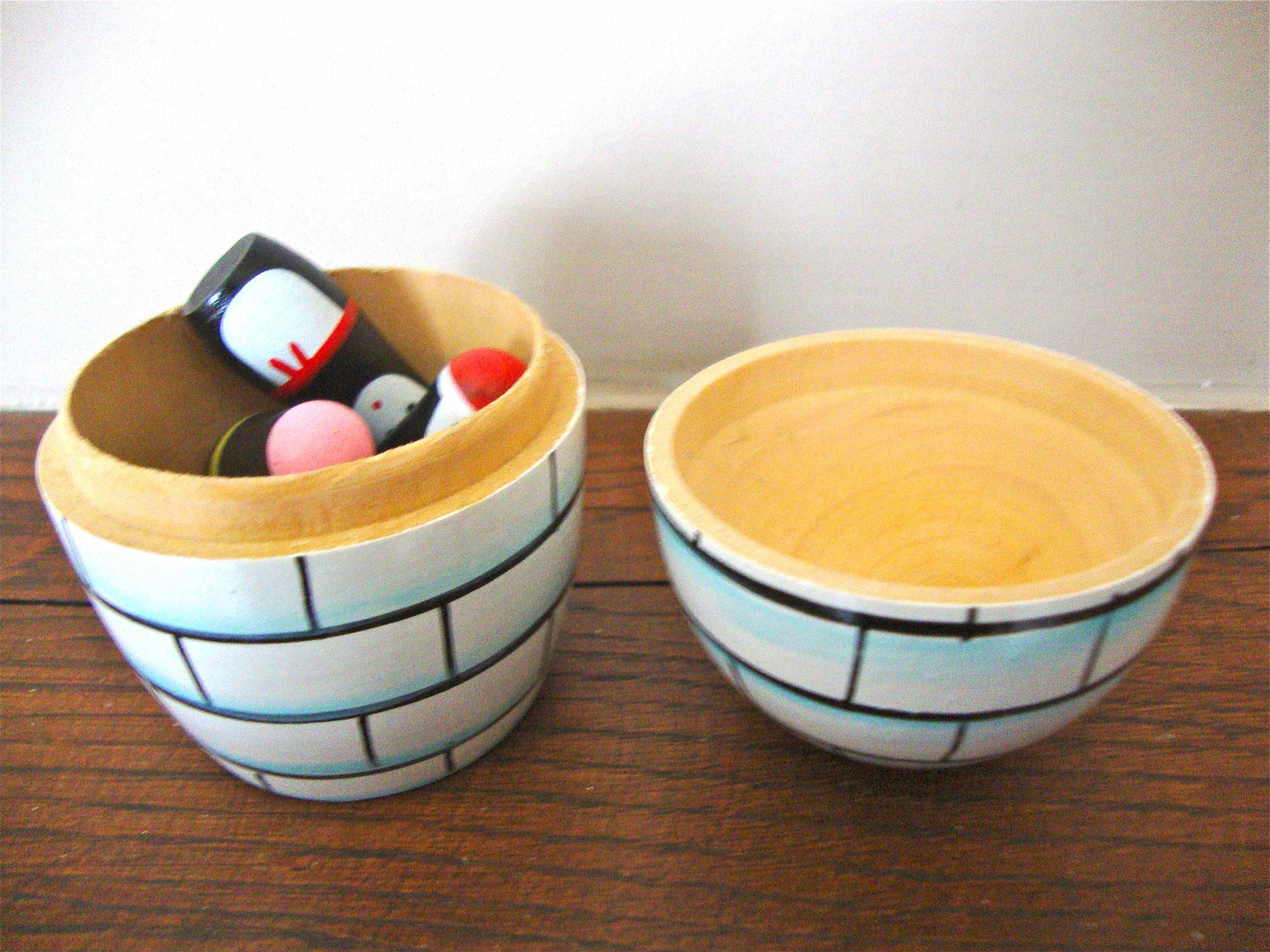 Wooden igloo and 6 little penguins