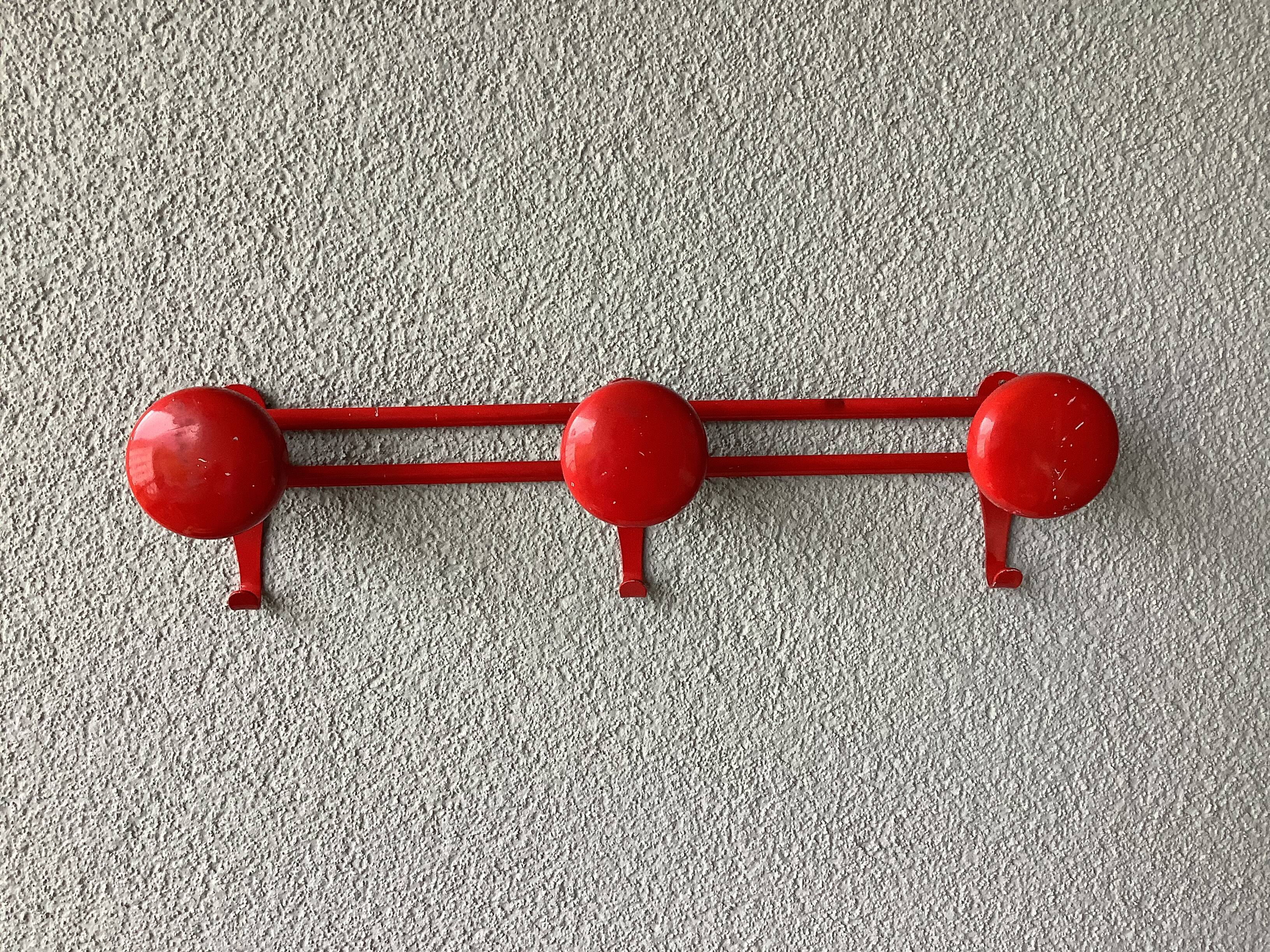 Patères vintage métal laqué rouge, années 70