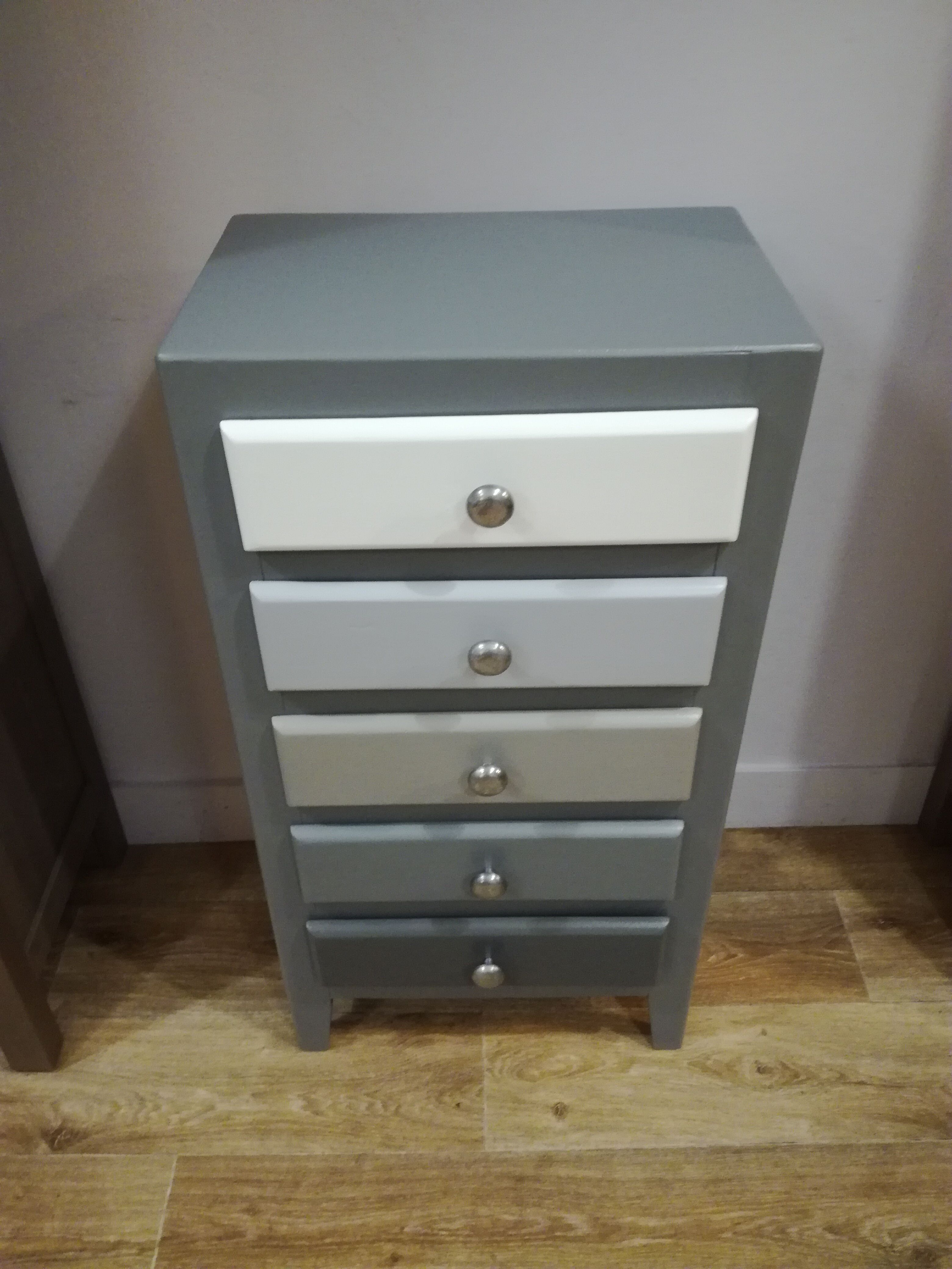 Grey chest of drawers