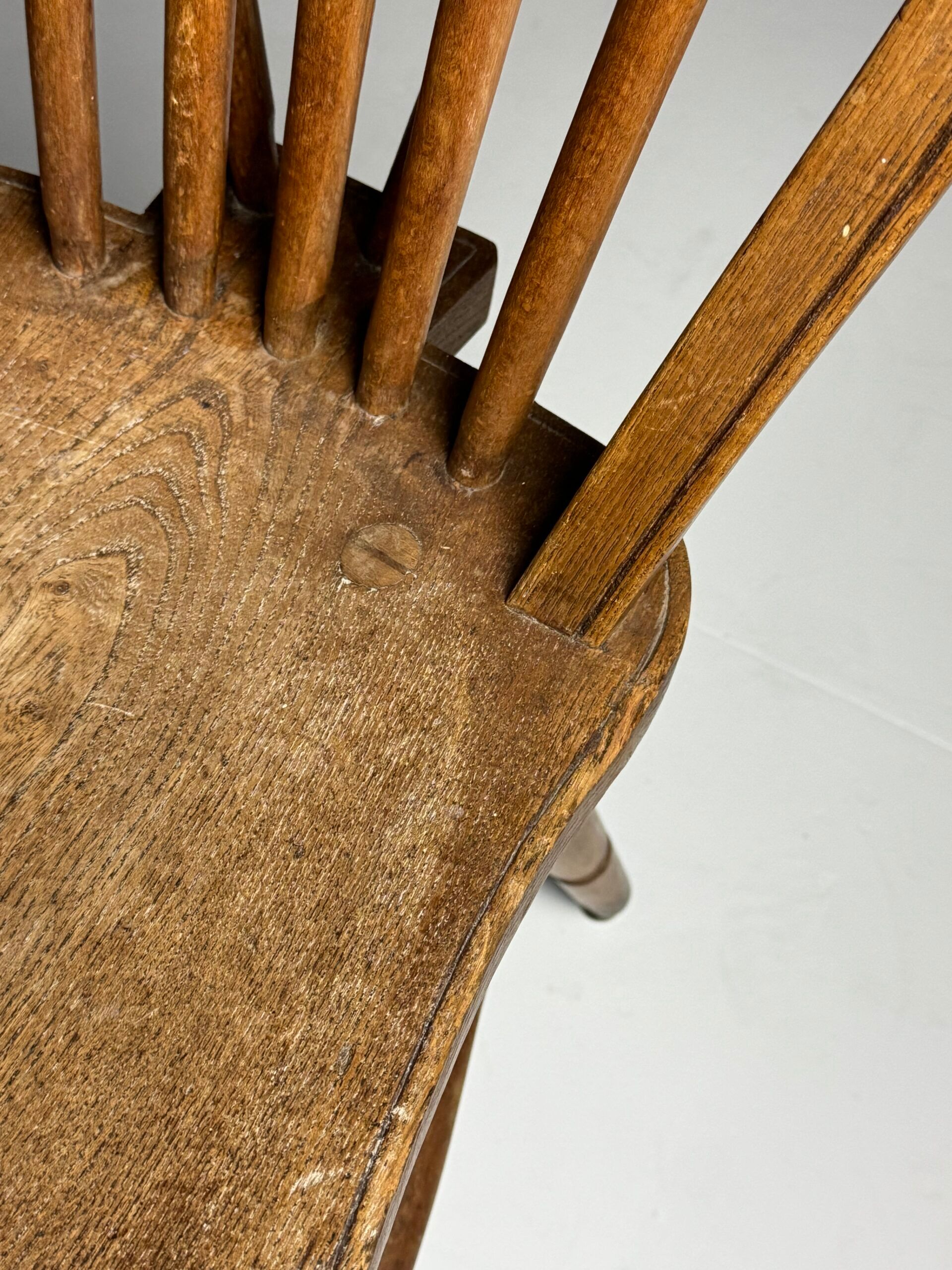 Set of 2 Windsor chairs