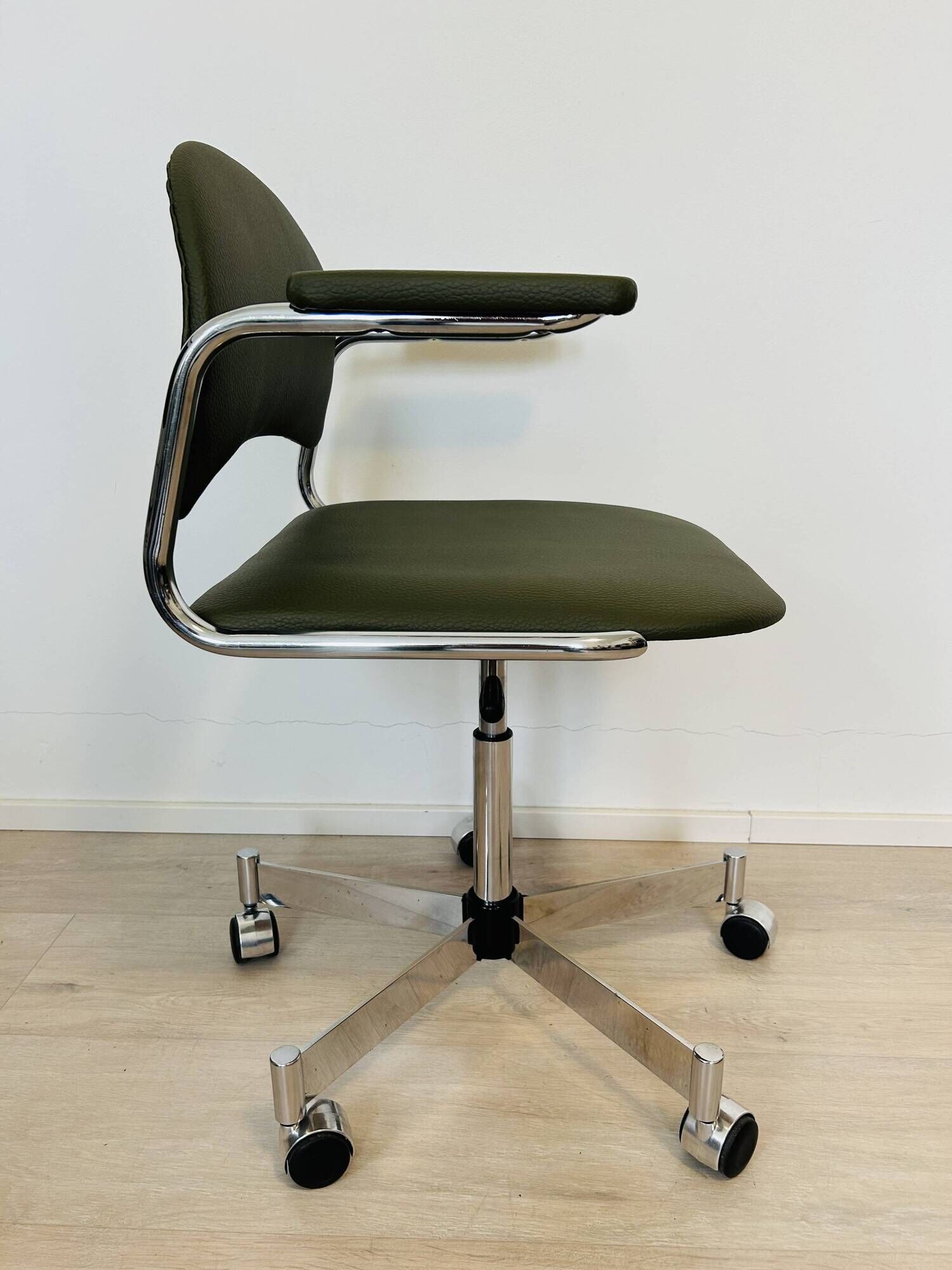 Fully Restored  Olive Office Chair by Kovona K-107, Czechoslovakia 1970