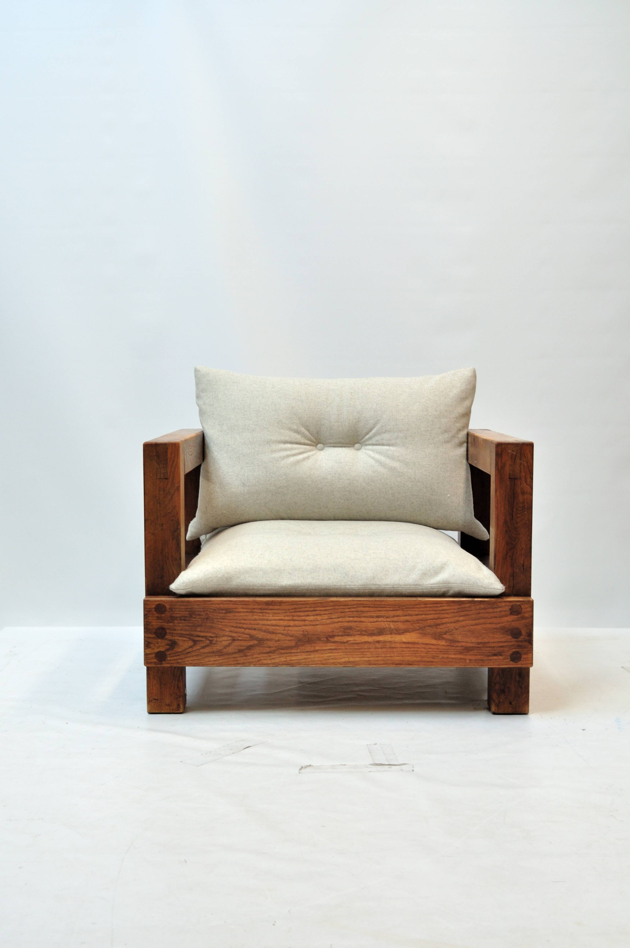 Fauteuil en chêne massif — reconstruit en 100 % laine vierge