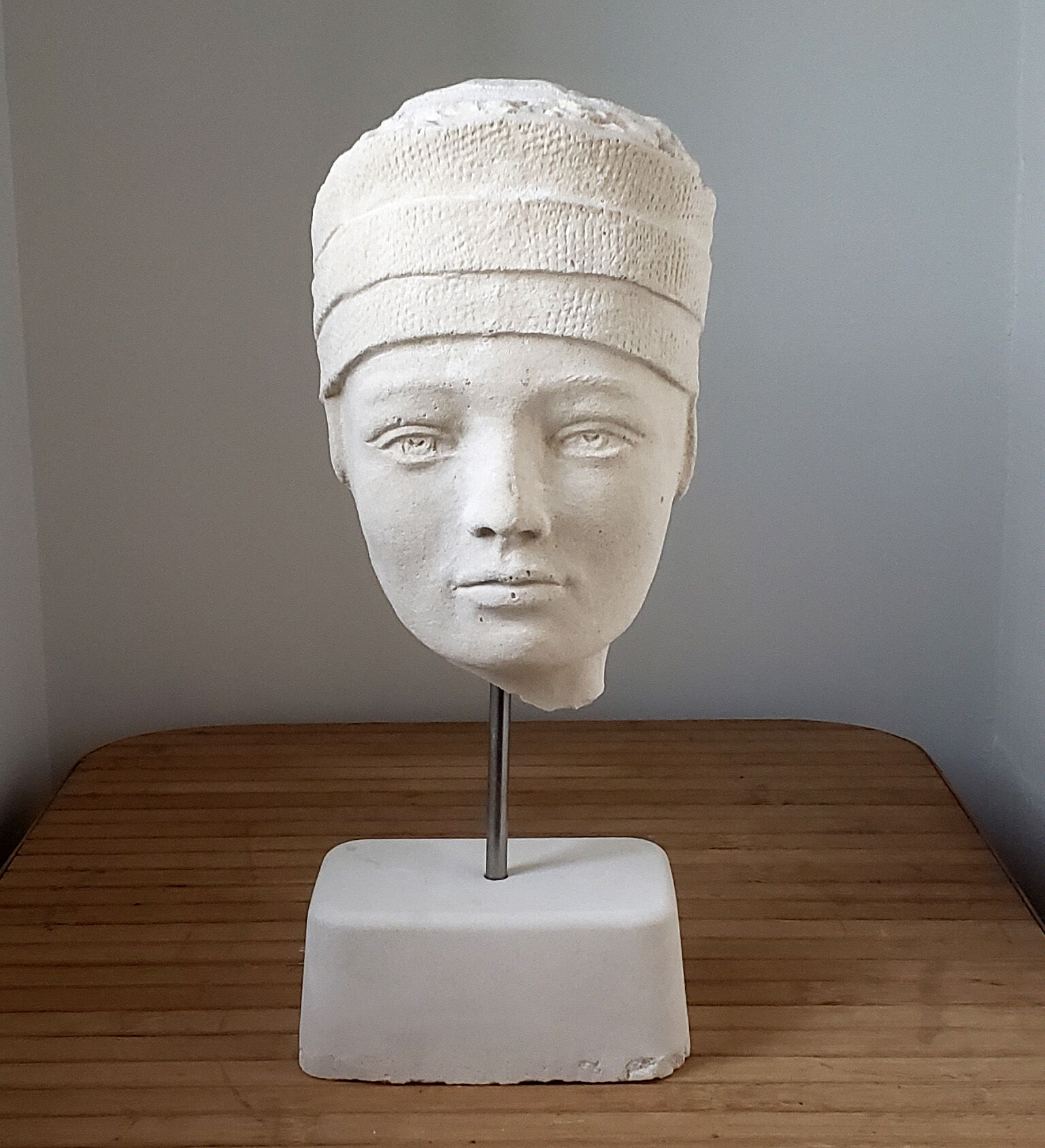 Androgynous head in plaster