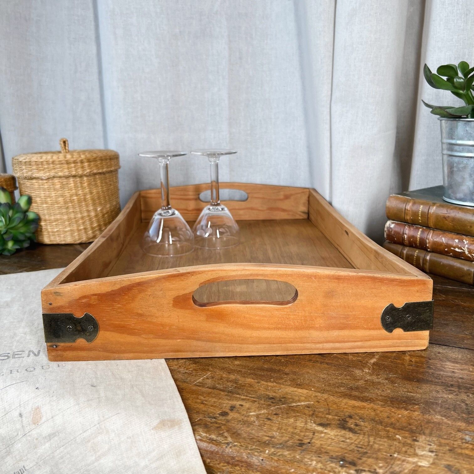 Serving tray in raw wood