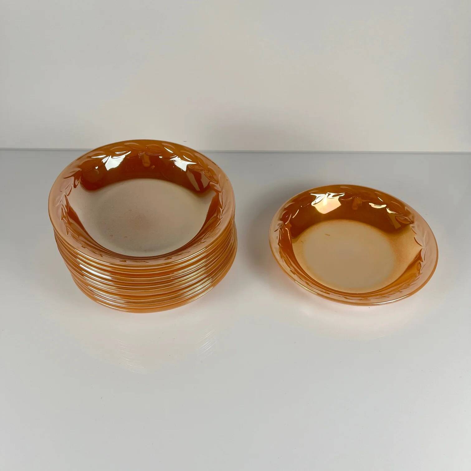 Important Fire-King Peach Lustre "Laurel Leaf" service for 12 people, Anchor Hocking, USA, 1950s.