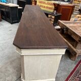 Huge store counter at the beginning of the 20th century