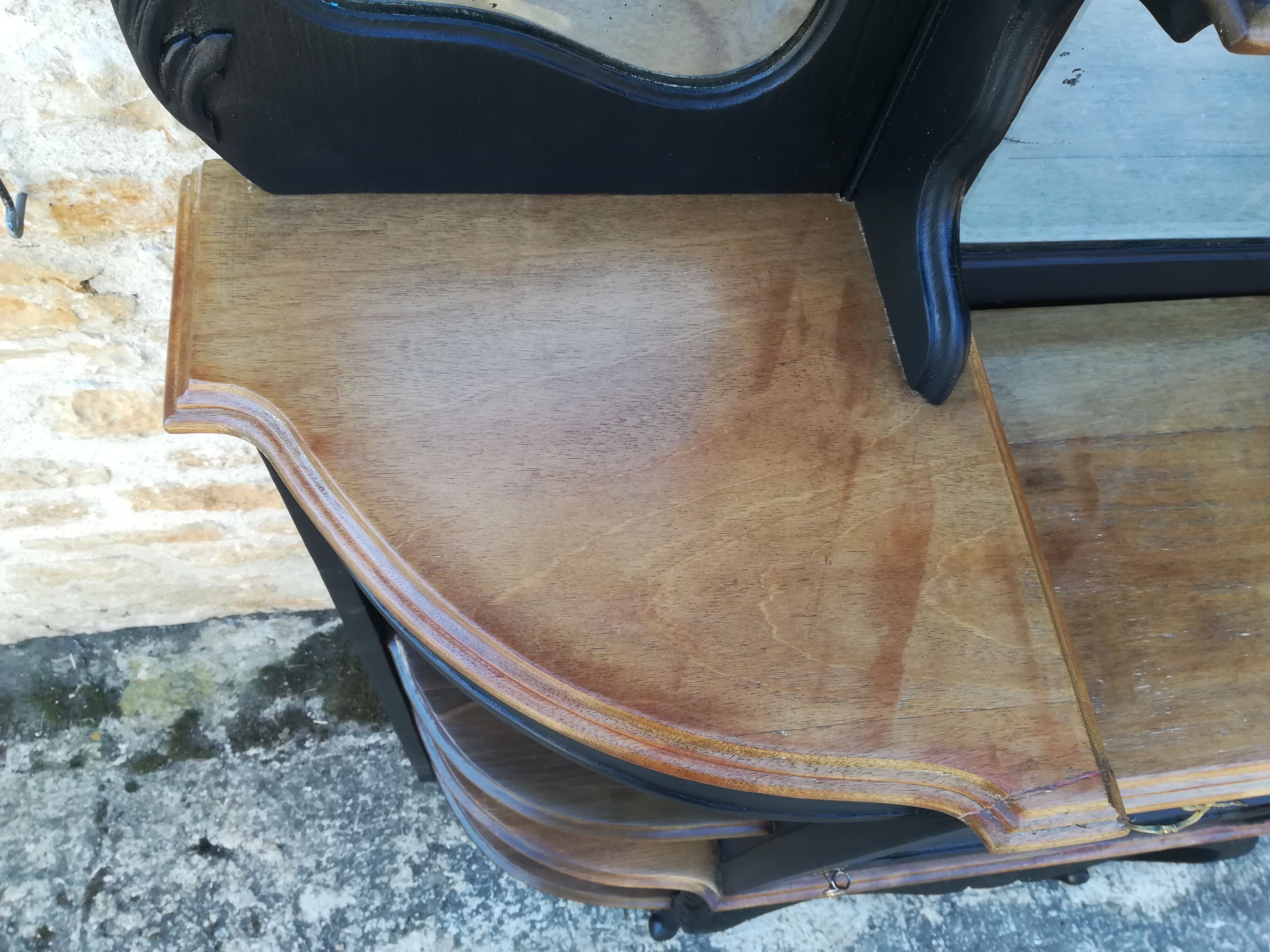 Napoleon III showcase shelf