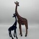 2 girafes en bois sculpté