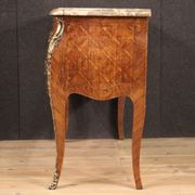 Commode française marquetée de style Louis XV du XXe siècle