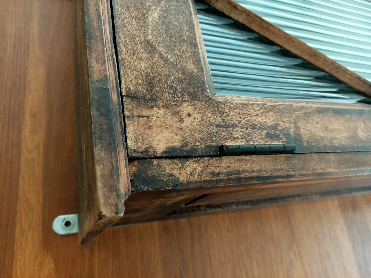 Patinated wall cabinet 2 doors