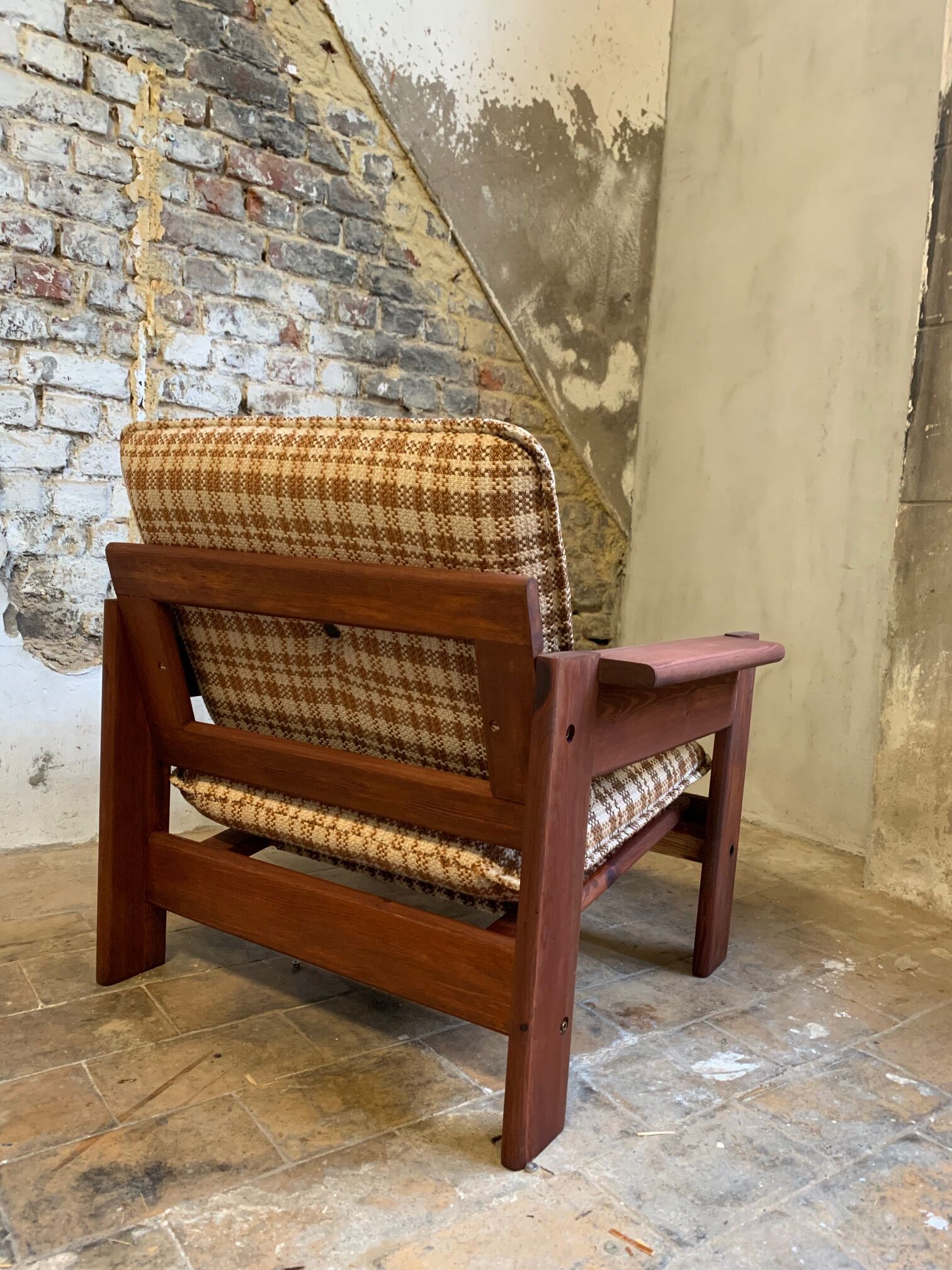 Fauteuil Brutaliste en pin des années 1960