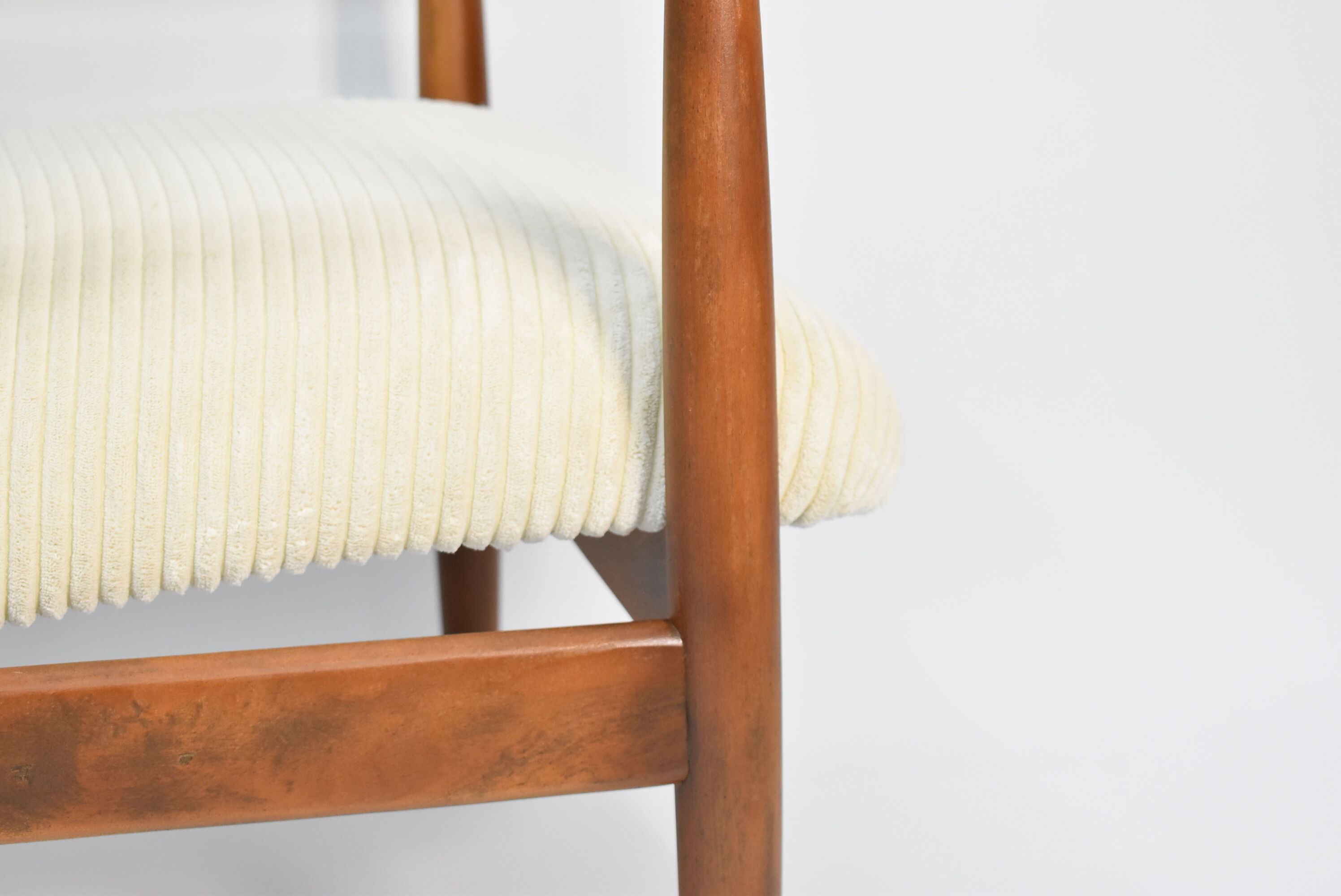 Fauteuil vintage entièrement restauré designer E.Homa, années 60, Cordon beige