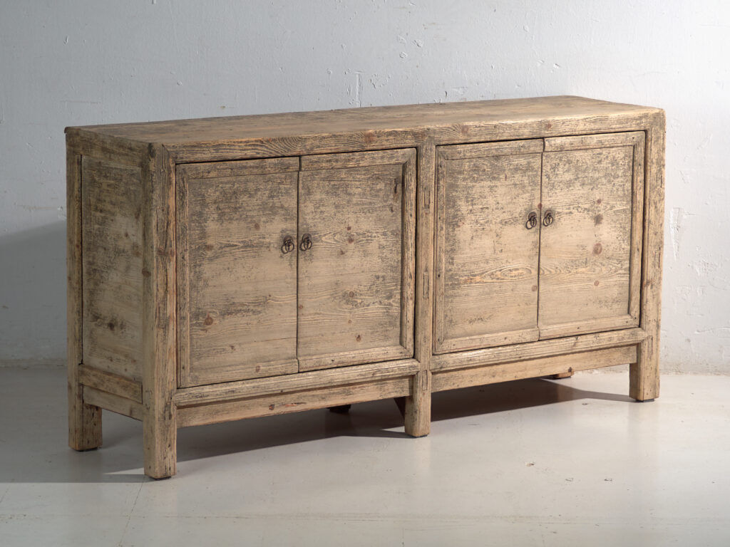 Buffet ancien en bois d’orme – Chine, vers 1950