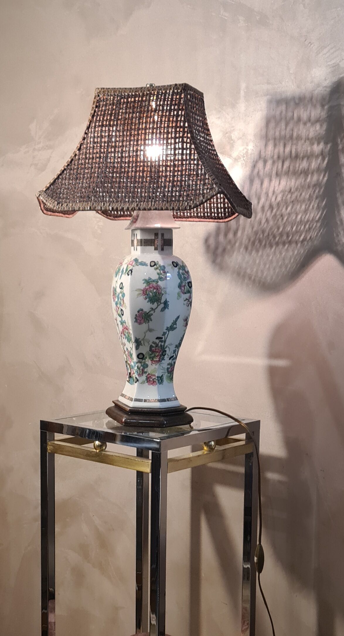 Asian lamp with wooden base, ceramic lamp foot 1940