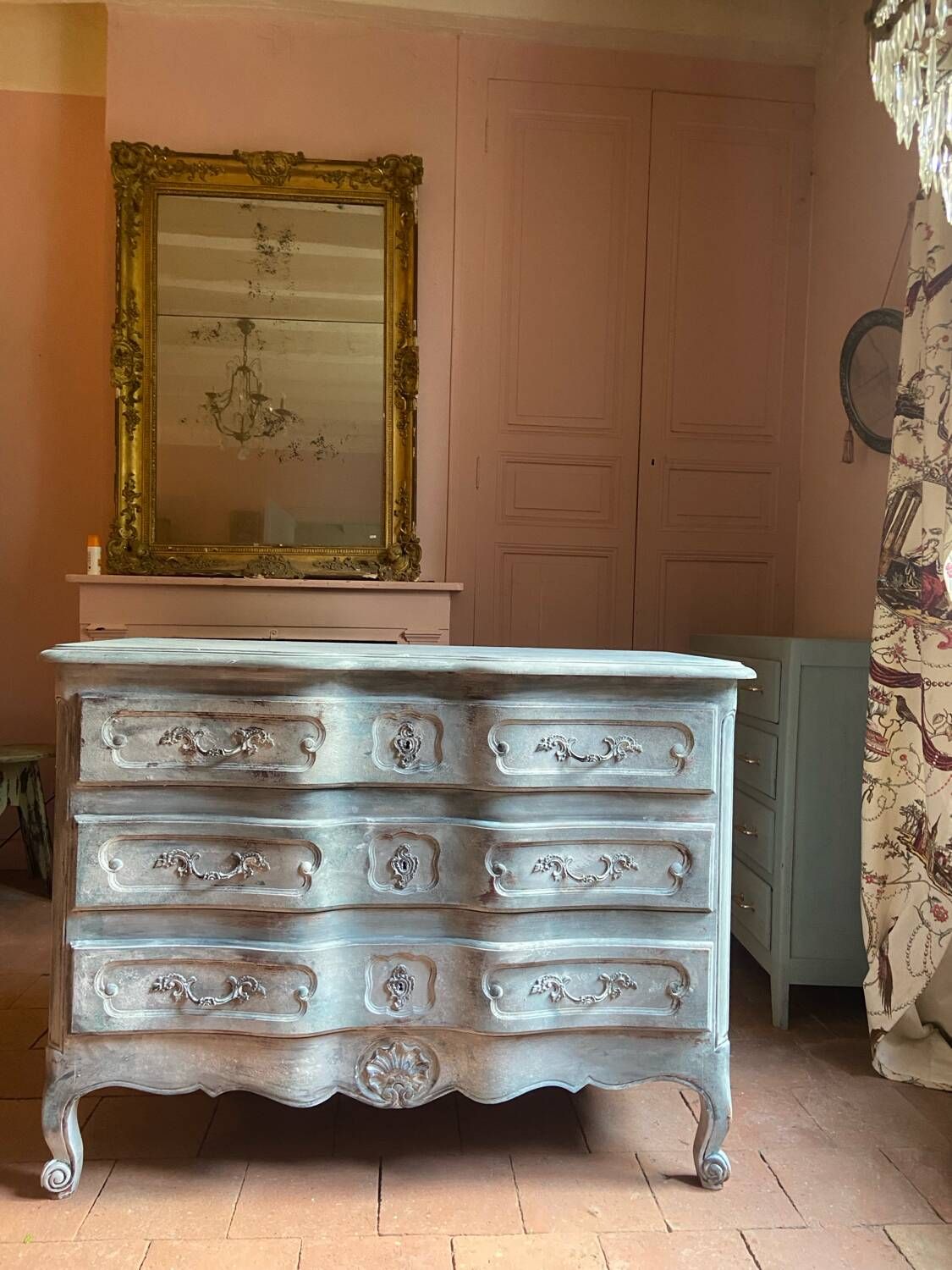Antique Louis XV style chest of drawers in crossbow shape