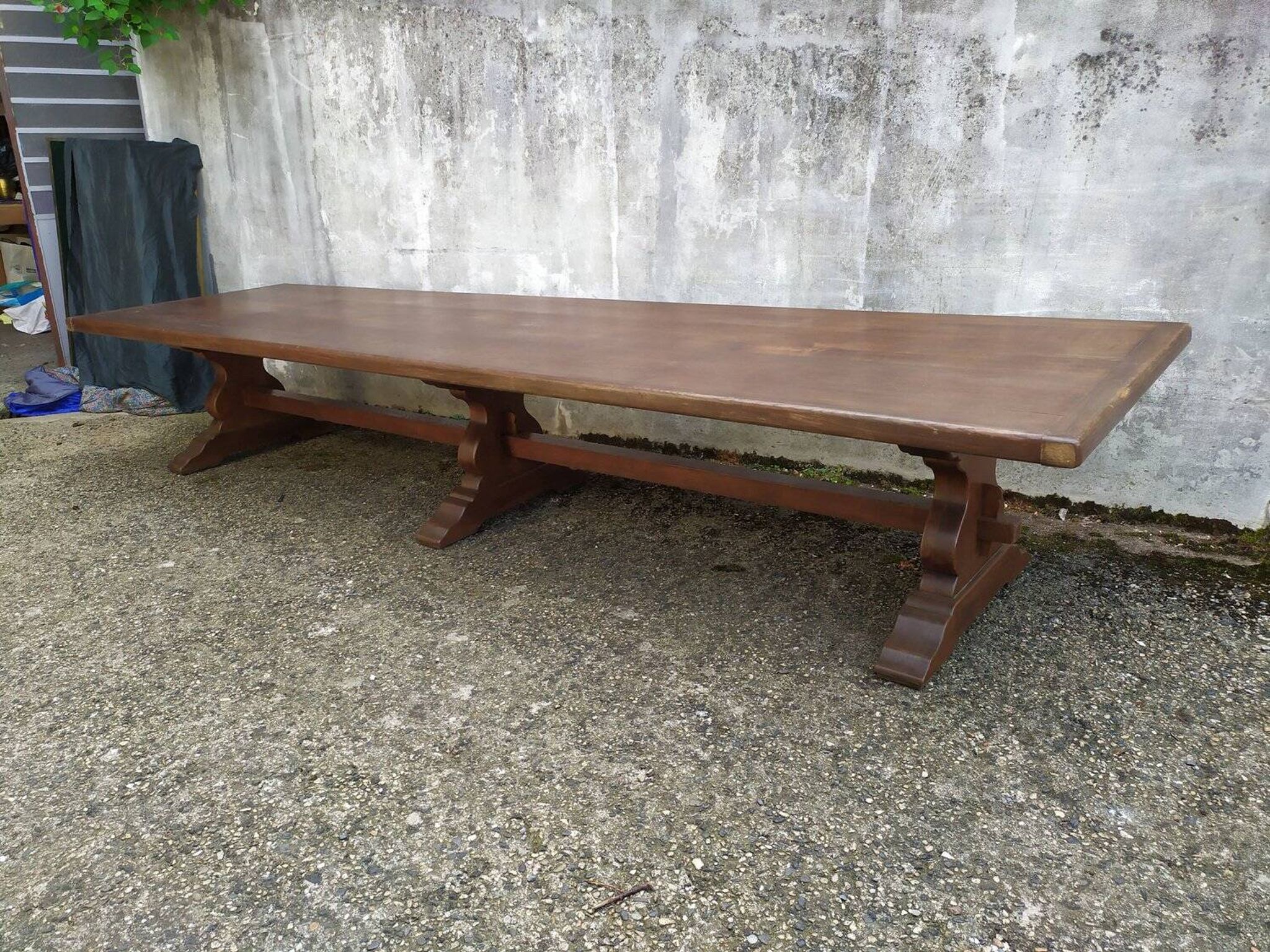 Table de conférence monastère chêne