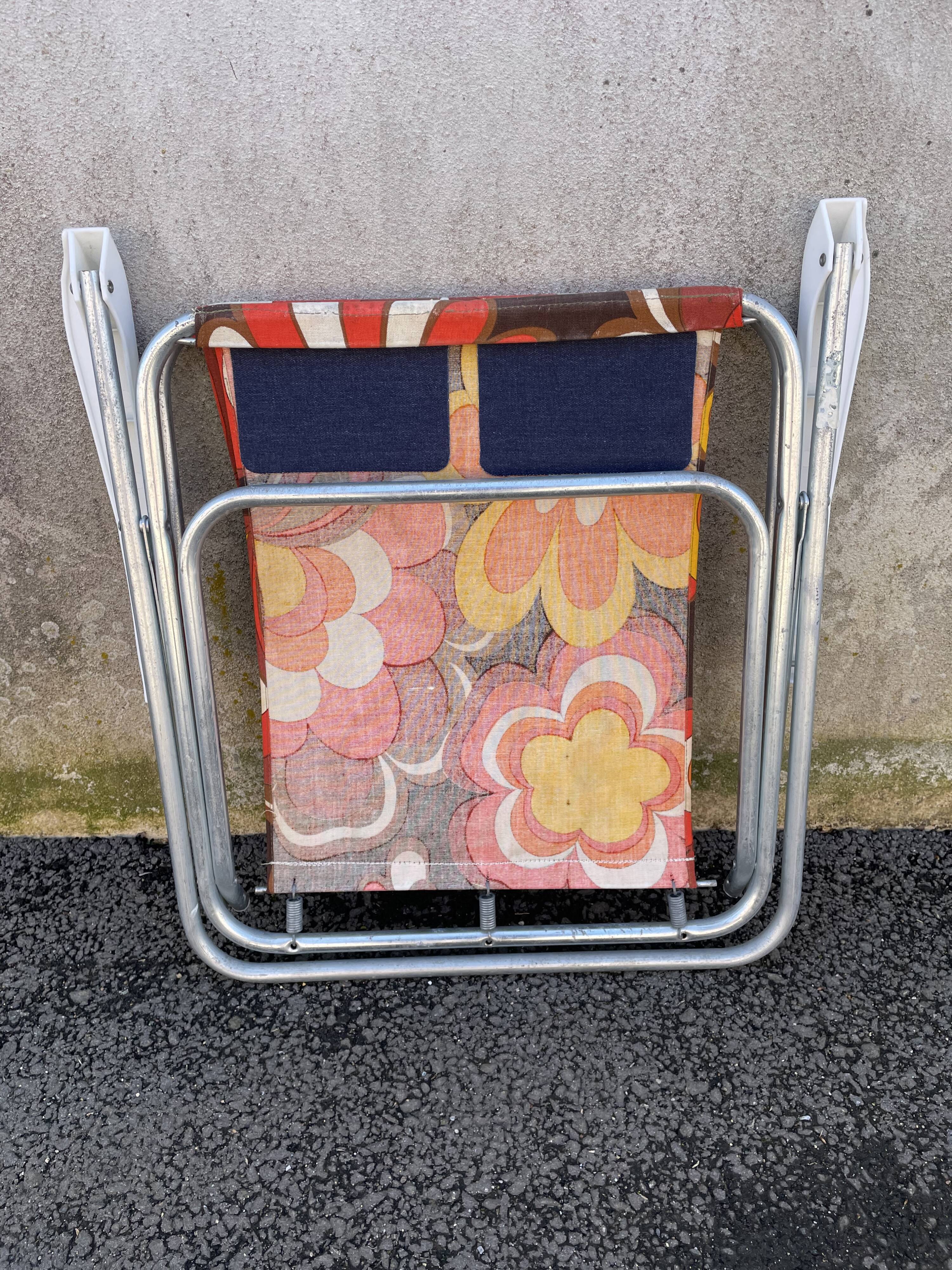 Foldable camping chair