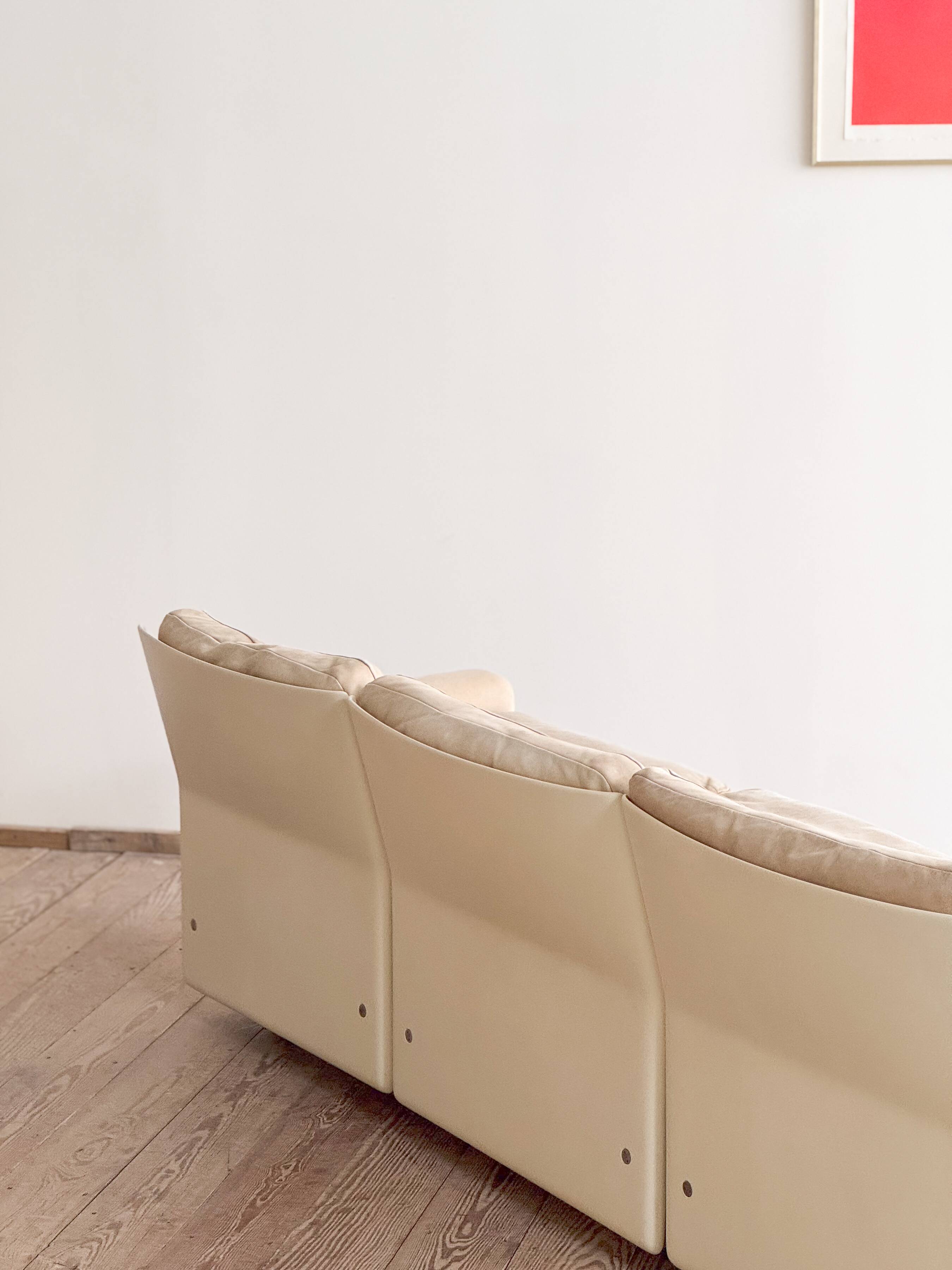 Canapé design 620 en suédine beige par Dieter Rams pour Vitsœ – Mid-Century