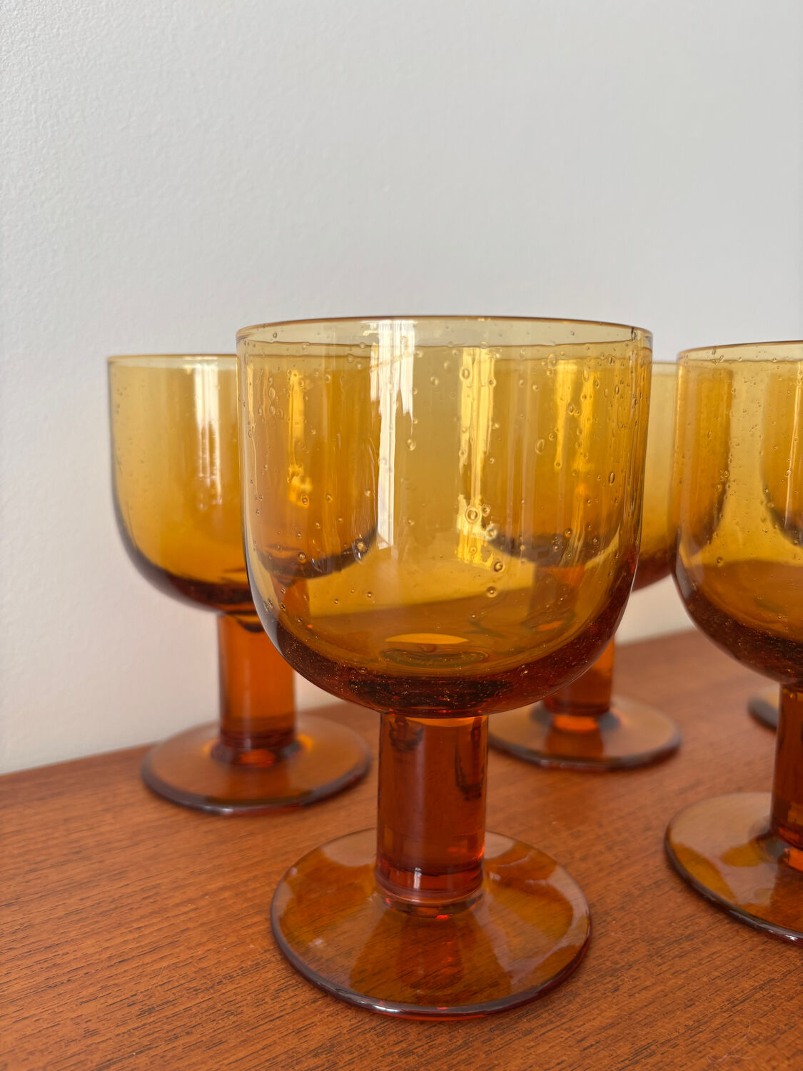 Set of 6 vintage stemmed glasses in smoked bubble glass – Amber glasses ann