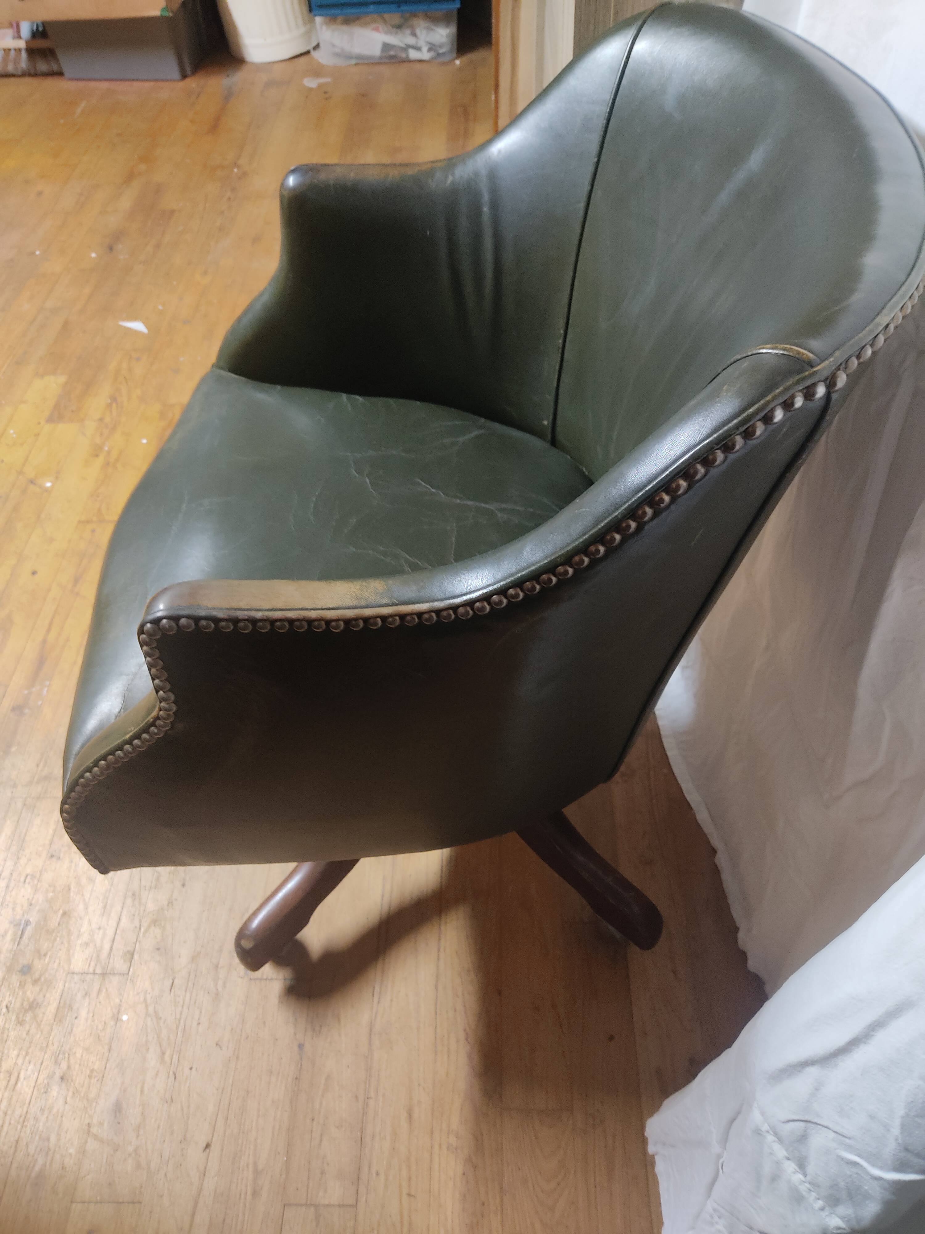 Fauteuil de bureau cuir vert.tournant.