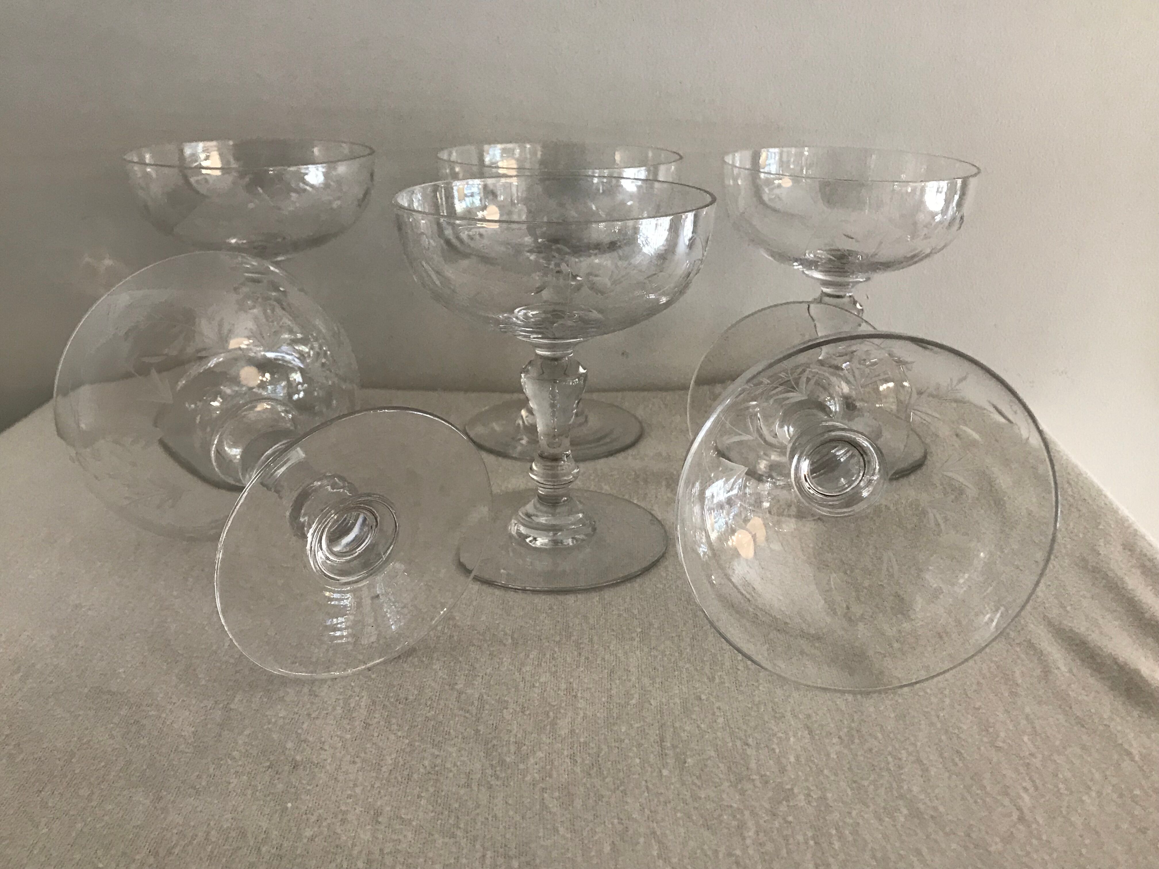 Lot of 9 champagne glasses in cut crystal engraved 1930