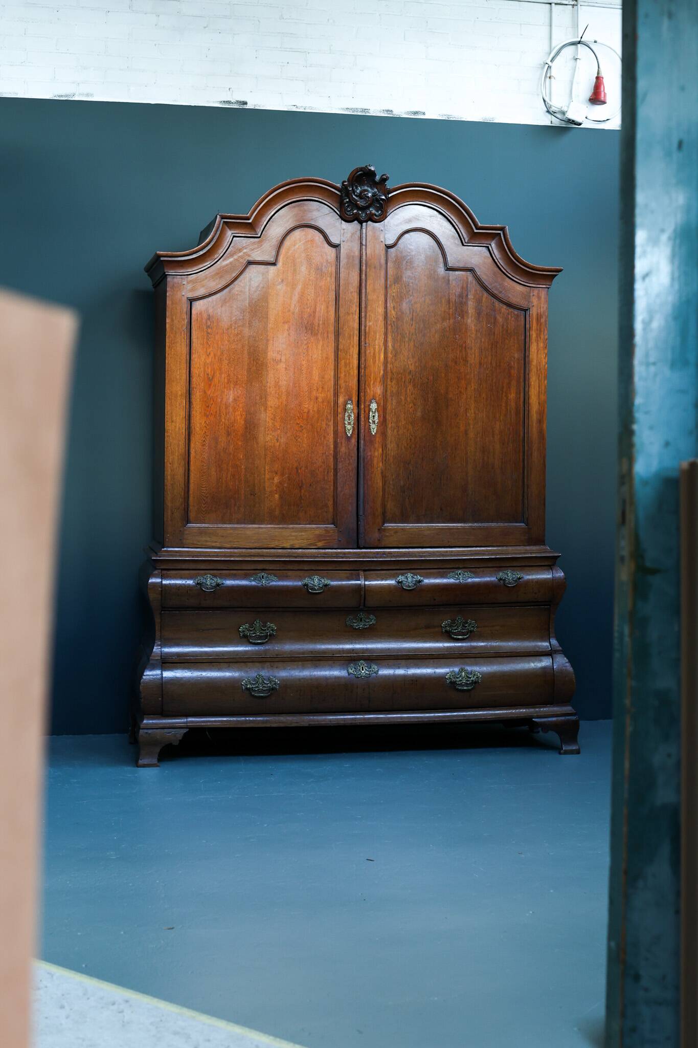 Bombe armoire hollandaise xviiie siècle