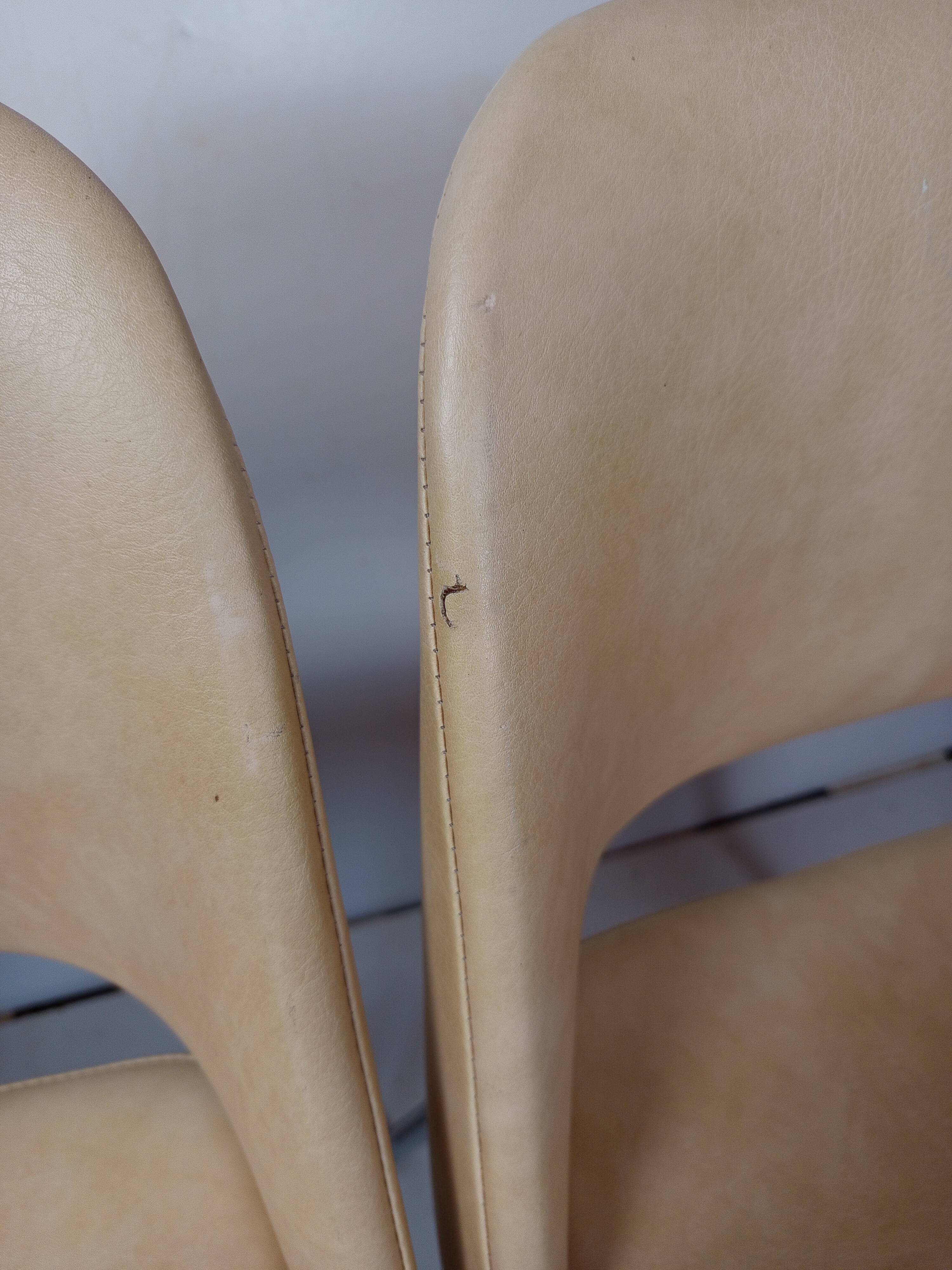 Suite de 4 chaises vintage