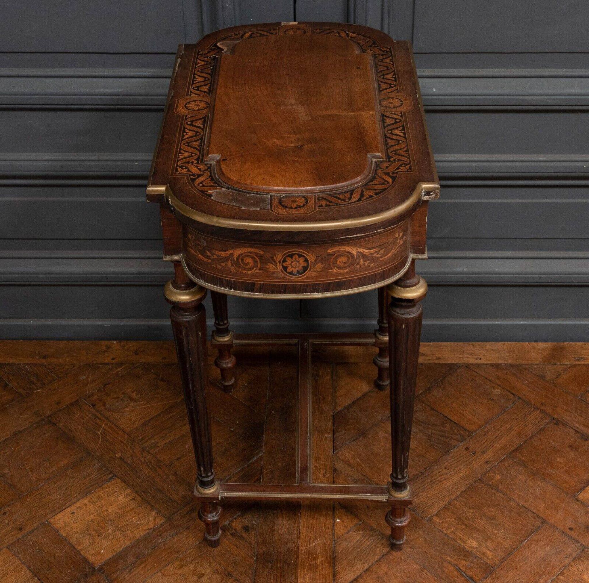 Napoleon III hairdresser worker marquetry 4 feet decorated with bronze