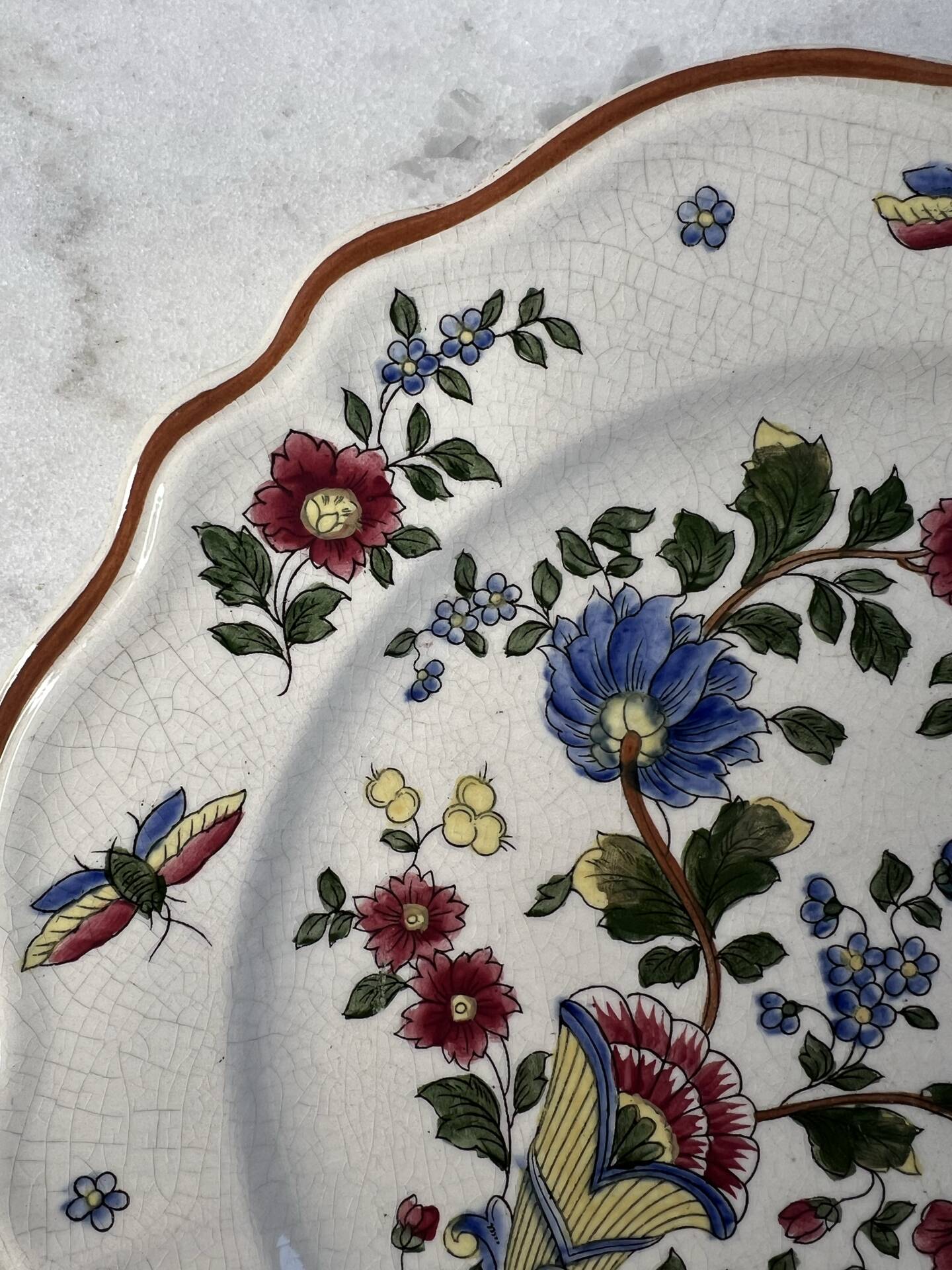 Hand-painted earthenware plate 26cm