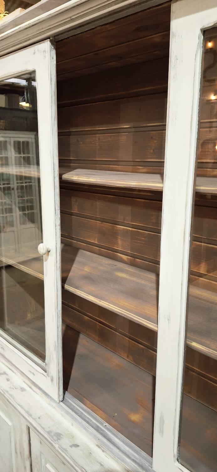 Buffet with 2 glass doors