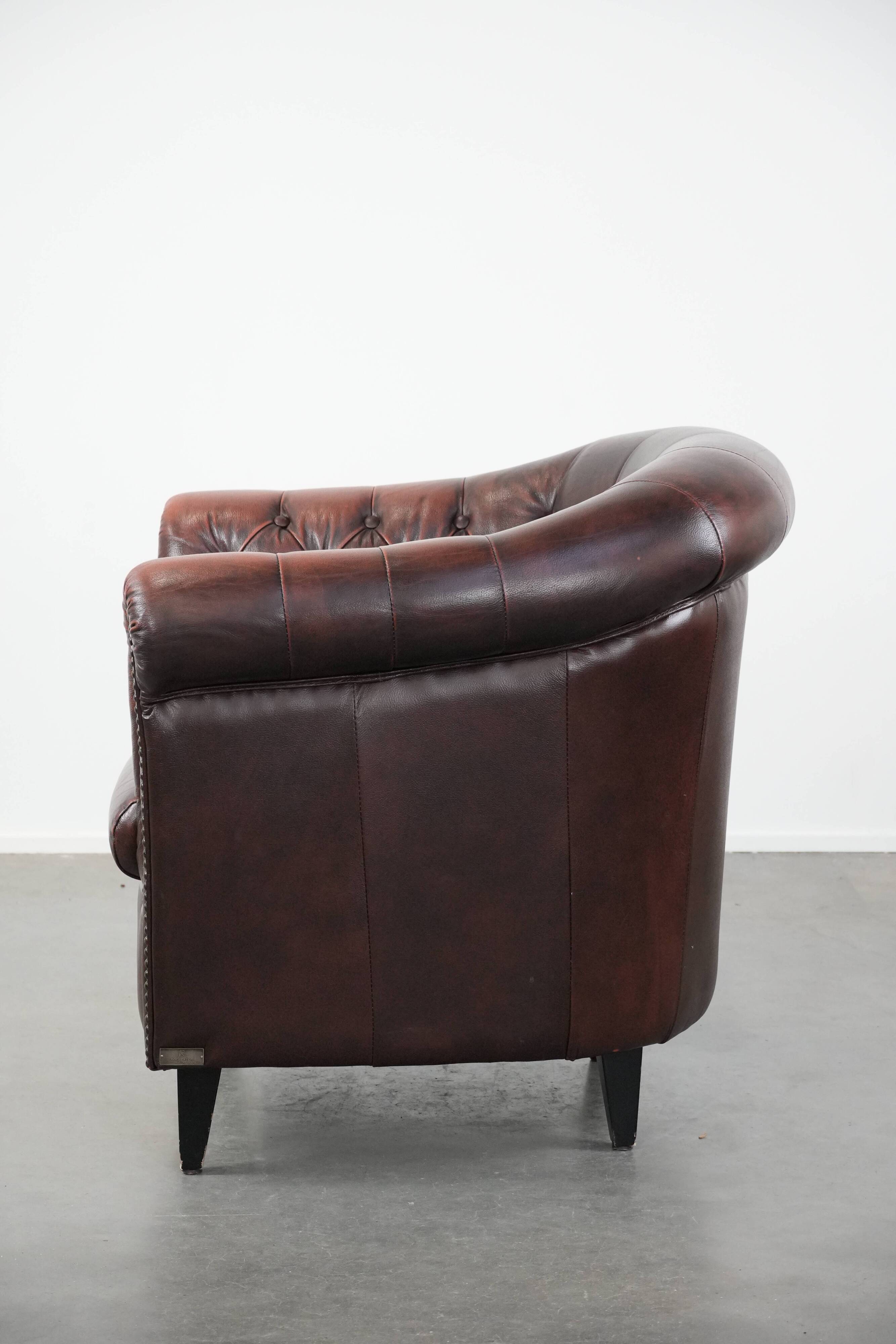 Classic English-style Chesterfield club armchair in cowhide leather