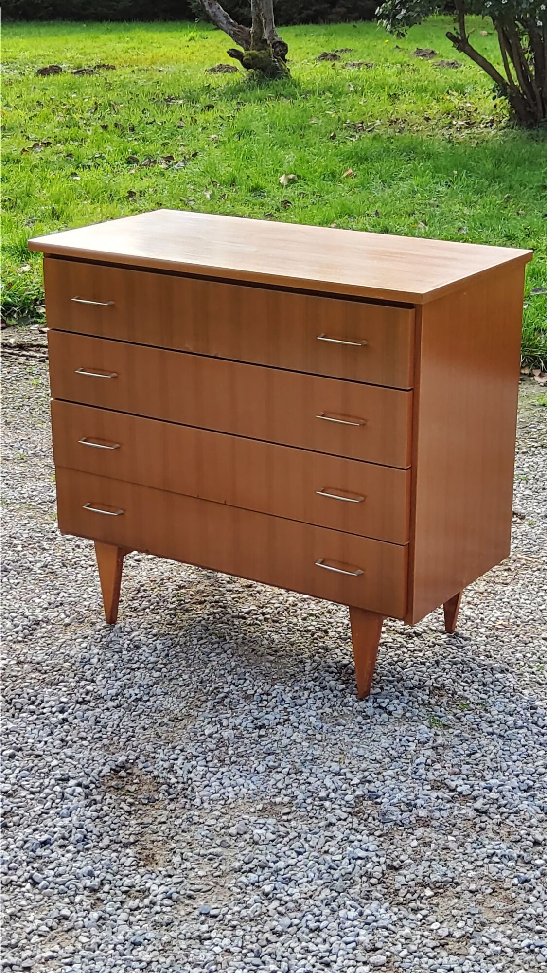 Vintage chest of drawers from the 50s/60s in golden mahogany 4 drawers feet bobbin