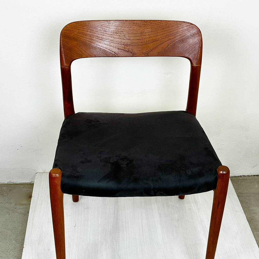 A beautiful pair of modern Scandinavian dining chairs in teak, model 75 by Niels Otto Møller.