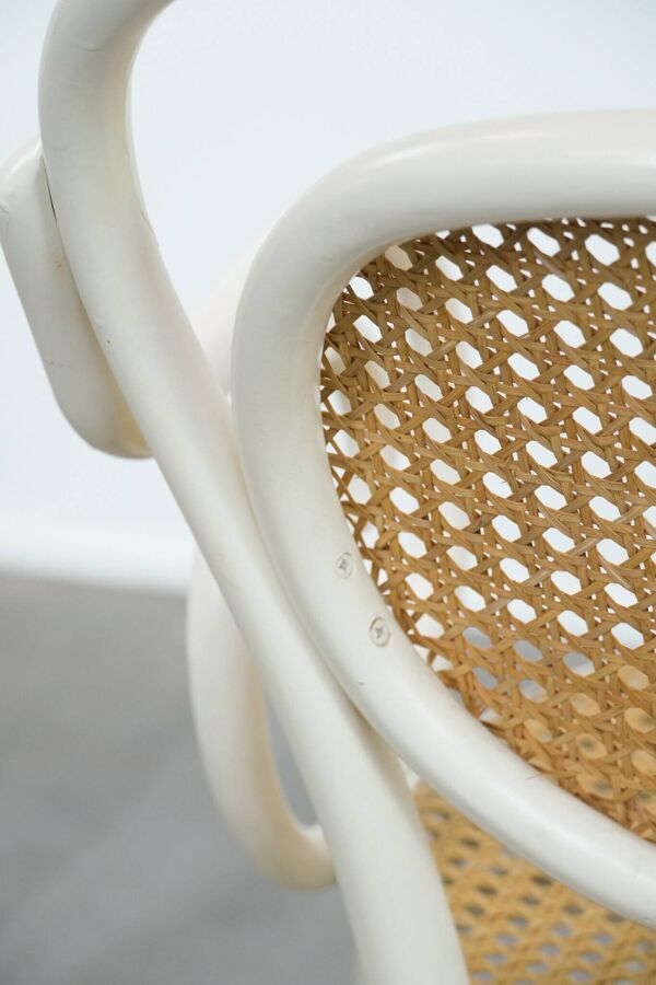 Chaise de bistrot blanche vintage avec accoudoirs, style Thonet