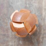 Objet géométrique de bureau de puzzle en bois du milieu du siècle