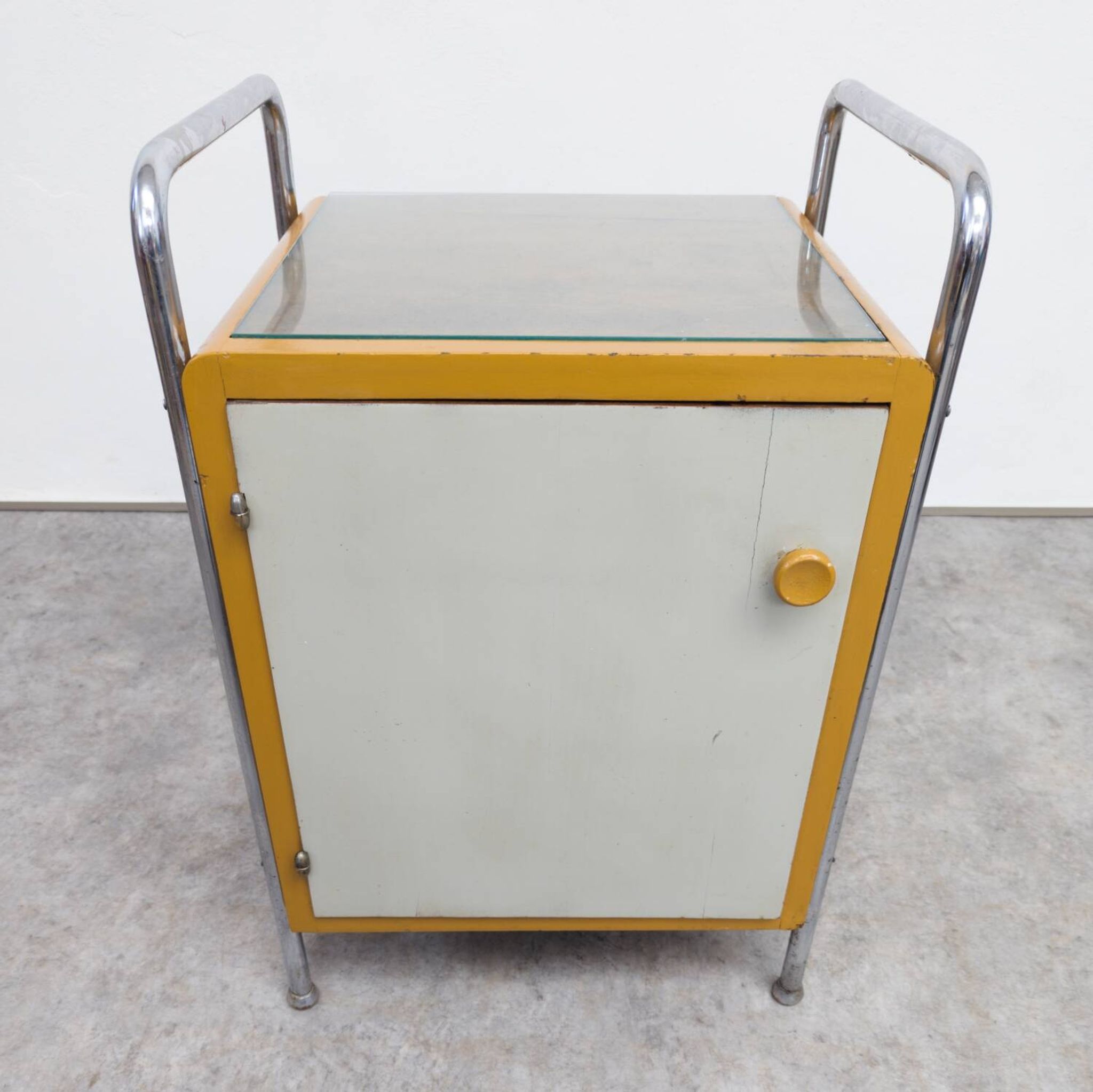 Paire de tables de nuit en tube d'acier par Hynek Gottwald, 1930