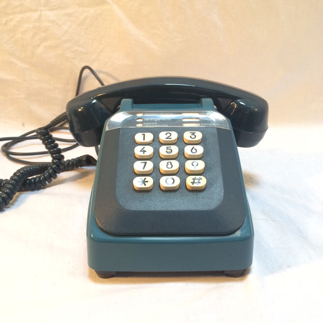Socotel S63 vintage phone with keys 80