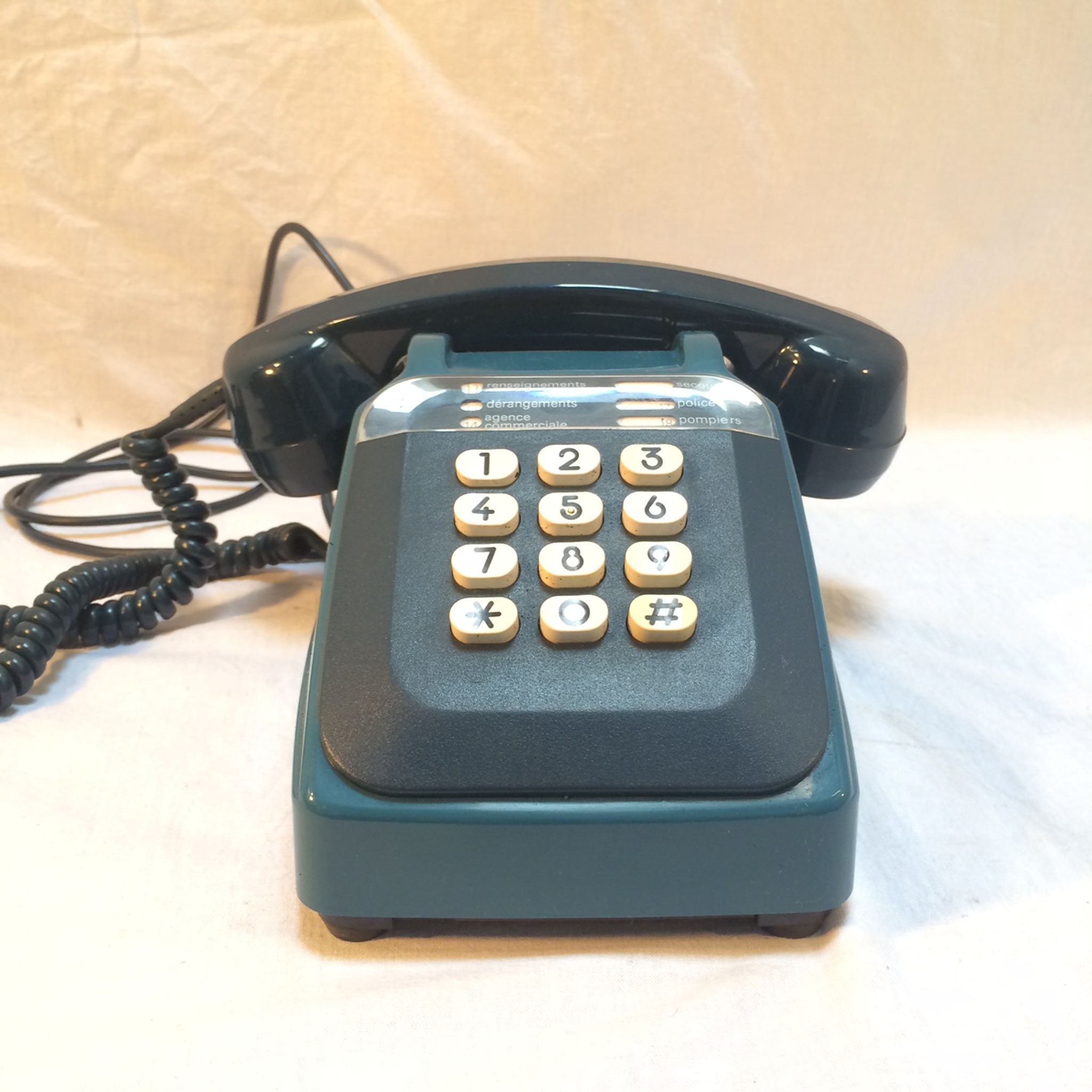 Socotel S63 vintage phone with keys 80