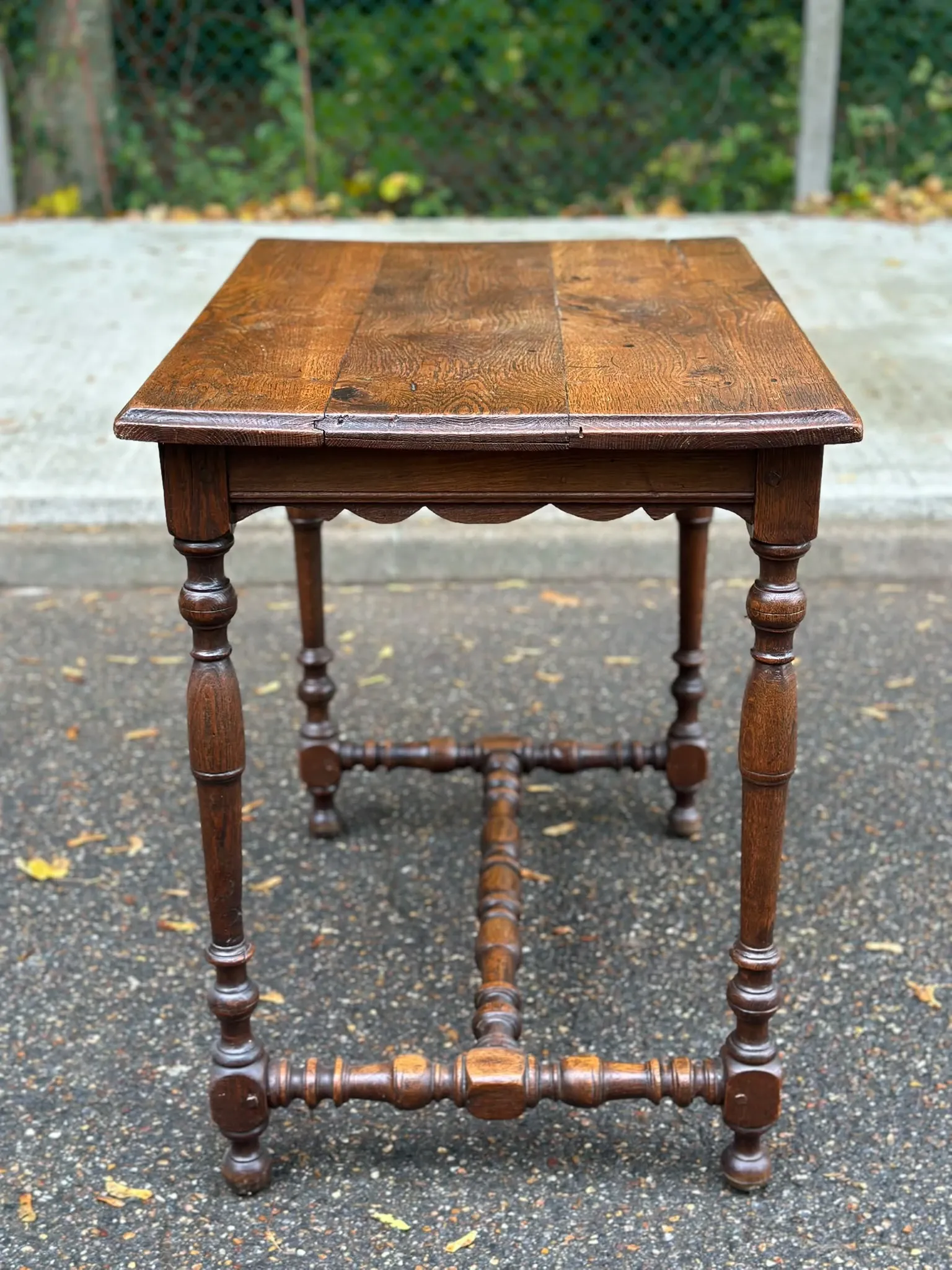 Solid walnut table in Louis XIII/Louis XIV style from the 19th century, 80x75cm.
