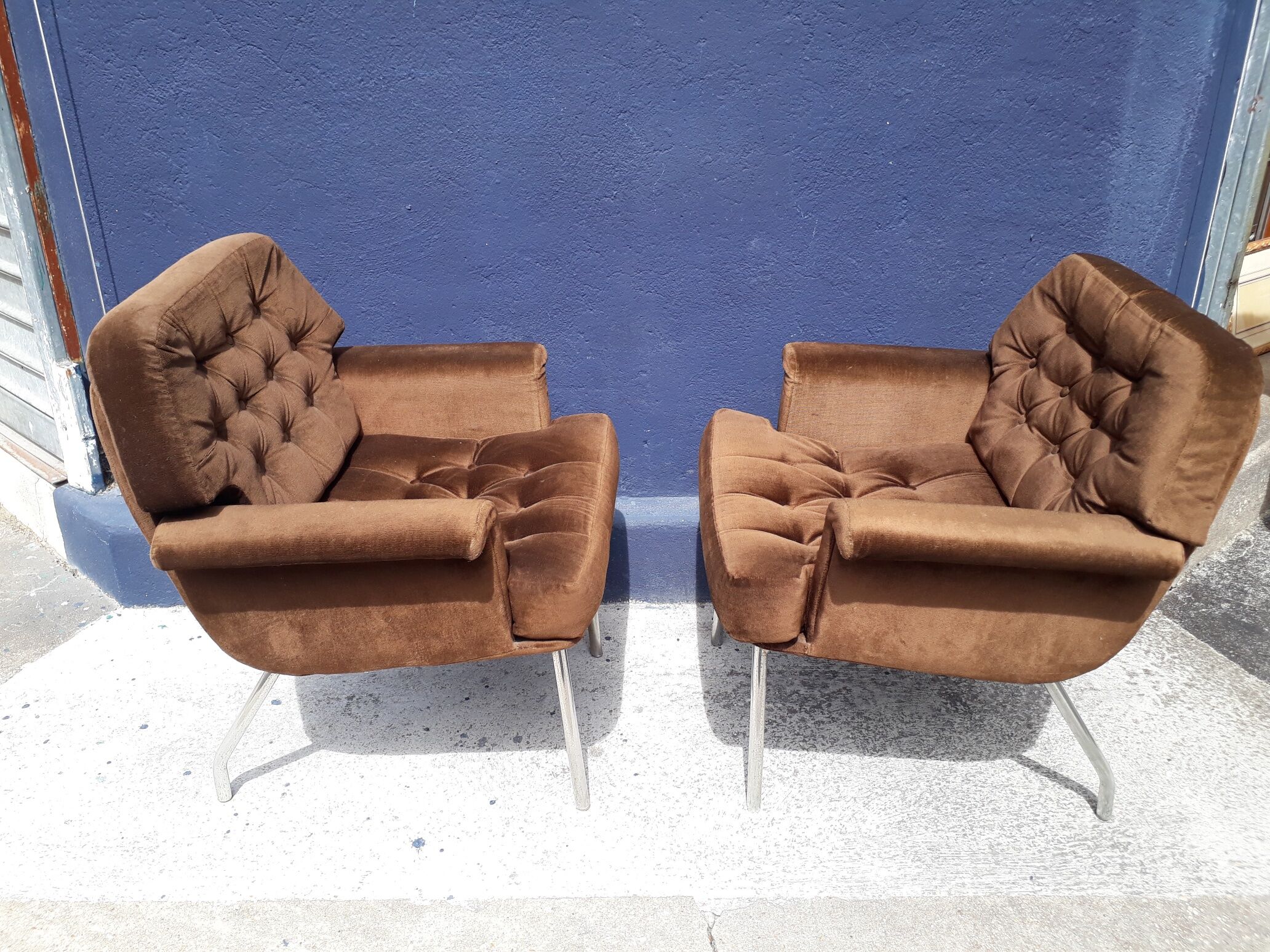 Pair of velvet armchairs