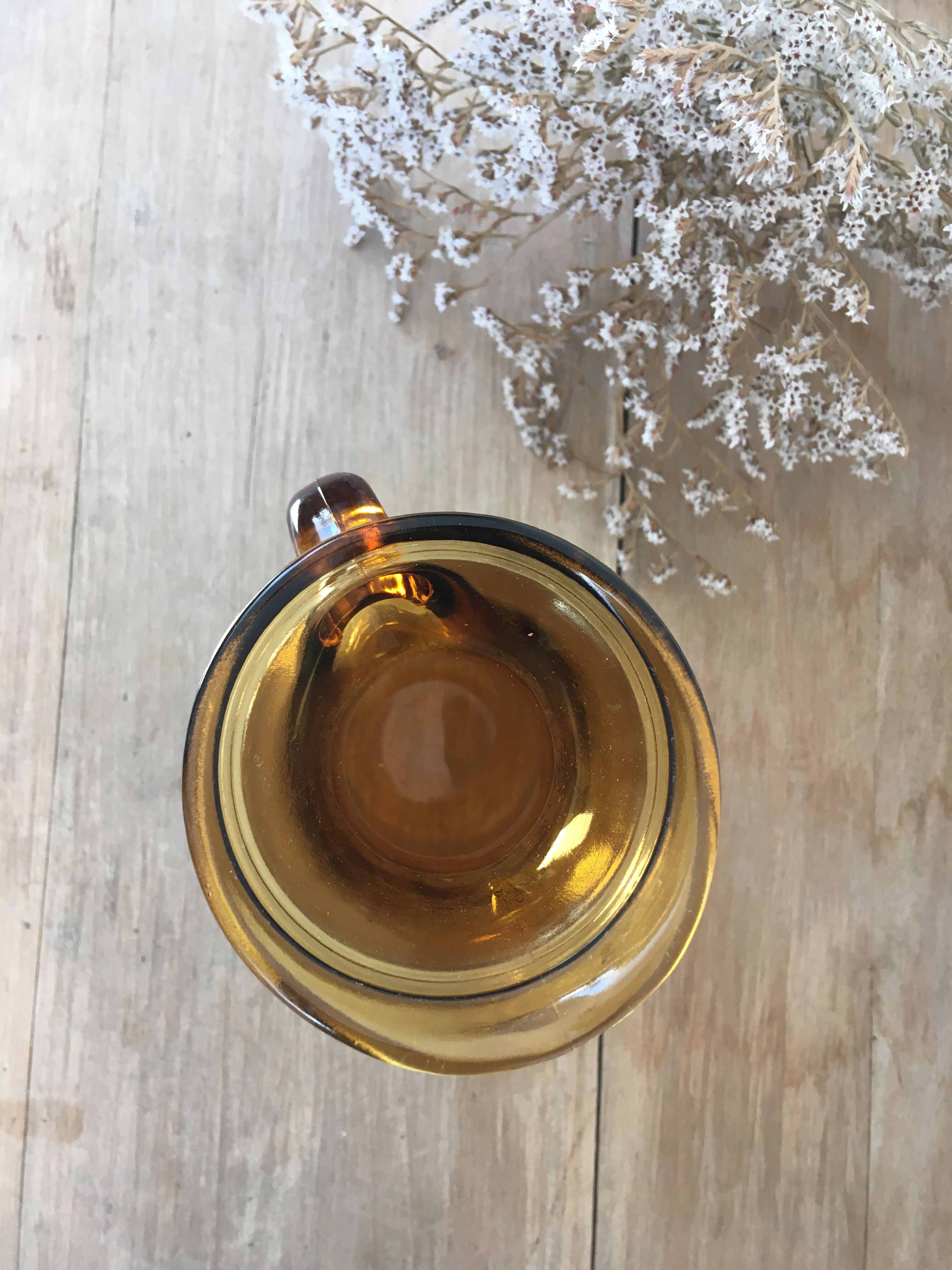 Carafe en verre ambré